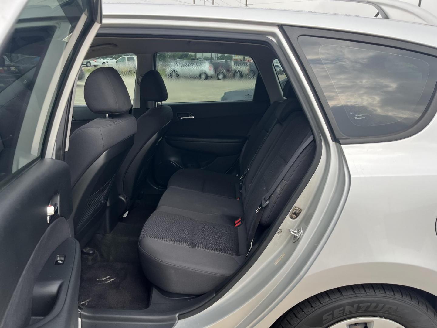 2011 silver /Black Hyundai Elantra Touring GLS Automatic (KMHDC8AE0BU) with an 2.0L L4 DOHC 16V engine, 4-Speed Automatic transmission, located at 14700 Tomball Parkway 249, Houston, TX, 77086, (281) 444-2200, 29.928619, -95.504074 - Photo#7