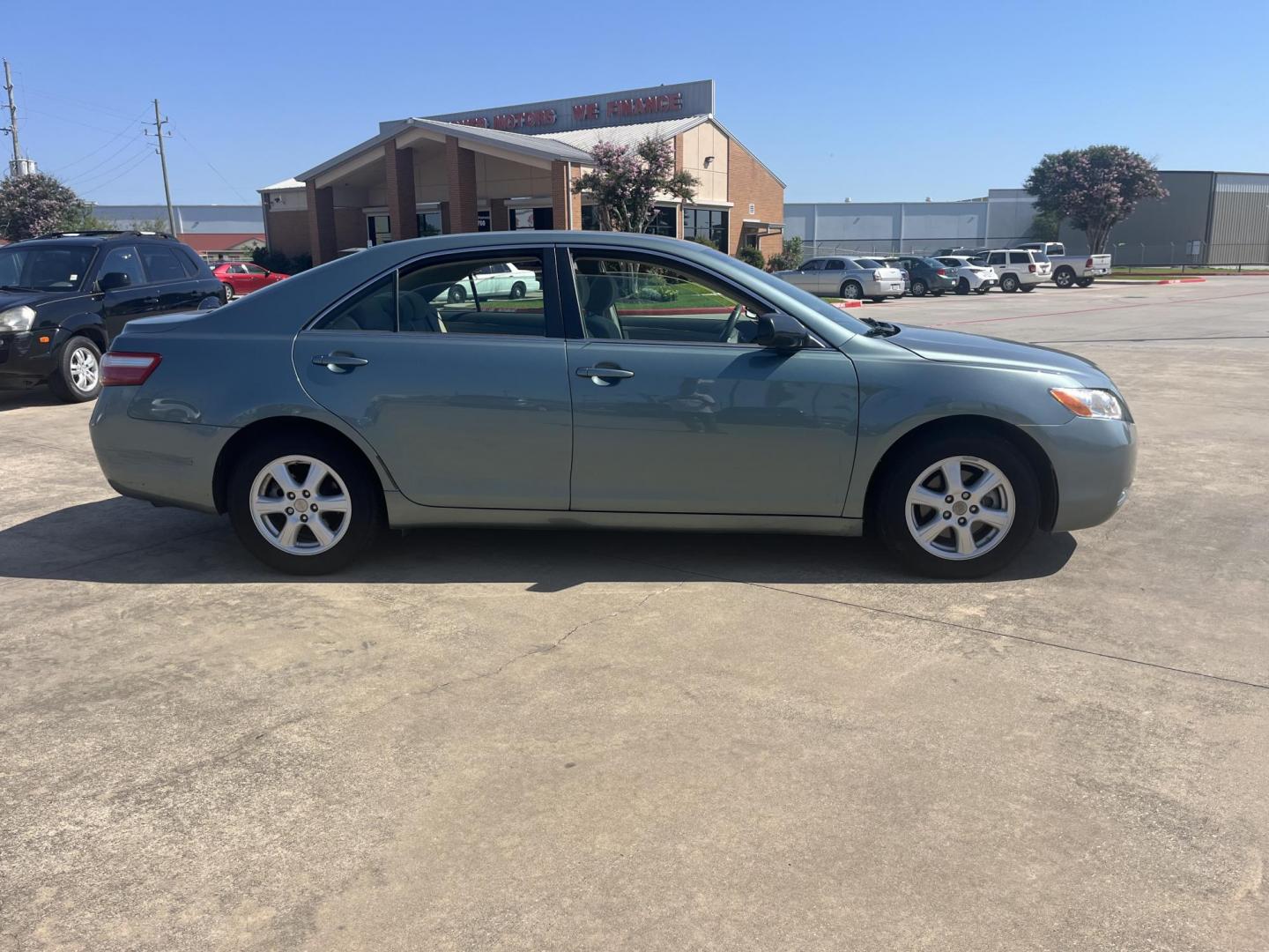 2007 Green /Gray Toyota Camry CE 5-Spd AT (4T1BE46K47U) with an 2.4L L4 DOHC 16V engine, 5-Speed Automatic Overdrive transmission, located at 14700 Tomball Parkway 249, Houston, TX, 77086, (281) 444-2200, 29.928619, -95.504074 - Photo#7