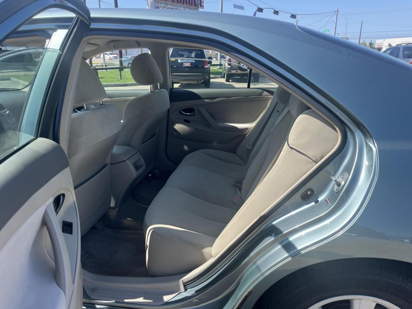 2007 Green /Gray Toyota Camry CE 5-Spd AT (4T1BE46K47U) with an 2.4L L4 DOHC 16V engine, 5-Speed Automatic Overdrive transmission, located at 14700 Tomball Parkway 249, Houston, TX, 77086, (281) 444-2200, 29.928619, -95.504074 - Photo#9