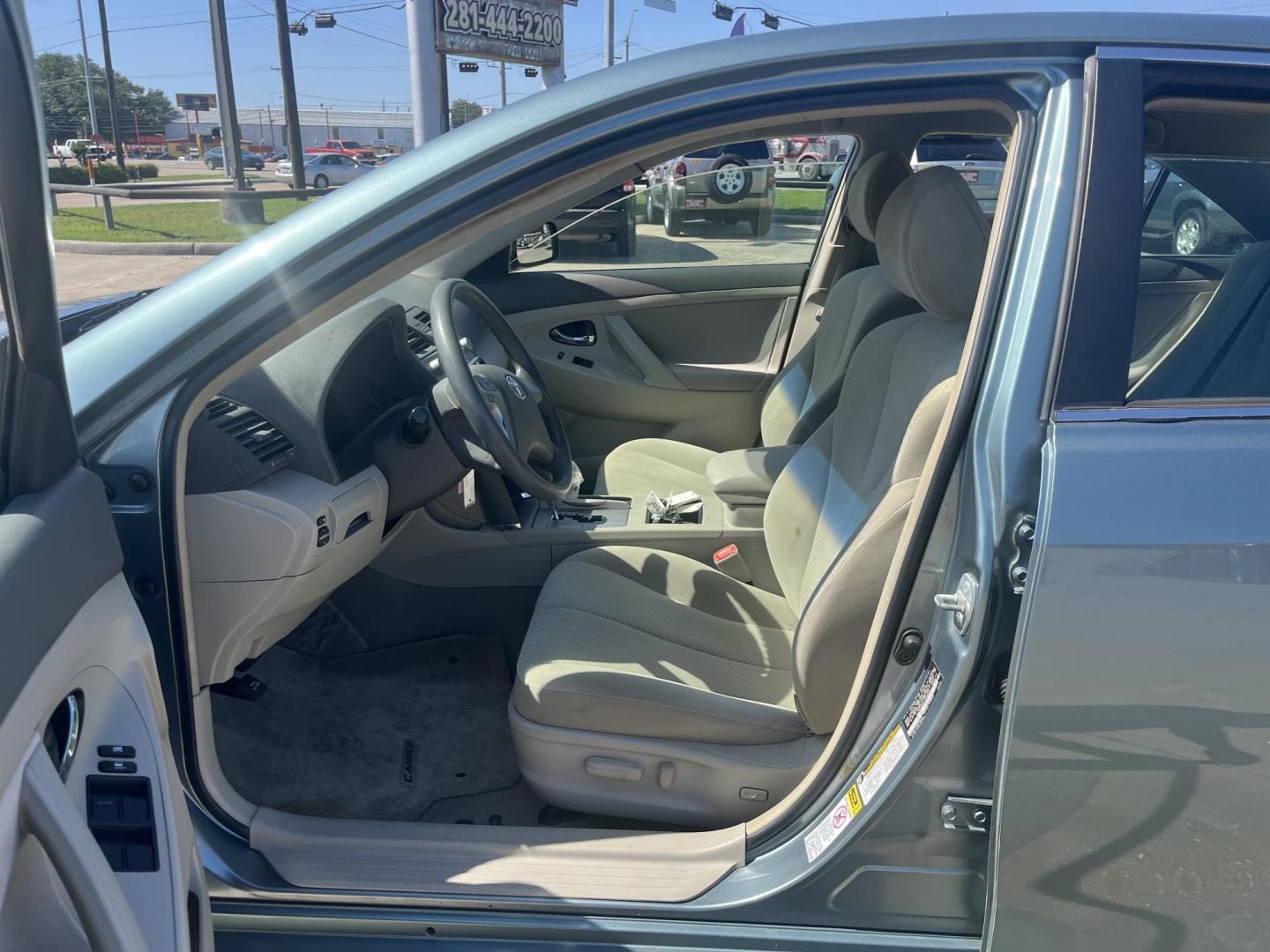 2007 Green /Gray Toyota Camry CE 5-Spd AT (4T1BE46K47U) with an 2.4L L4 DOHC 16V engine, 5-Speed Automatic Overdrive transmission, located at 14700 Tomball Parkway 249, Houston, TX, 77086, (281) 444-2200, 29.928619, -95.504074 - Photo#8