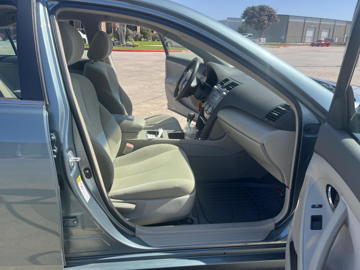 2007 Green /Gray Toyota Camry CE 5-Spd AT (4T1BE46K47U) with an 2.4L L4 DOHC 16V engine, 5-Speed Automatic Overdrive transmission, located at 14700 Tomball Parkway 249, Houston, TX, 77086, (281) 444-2200, 29.928619, -95.504074 - Photo#11