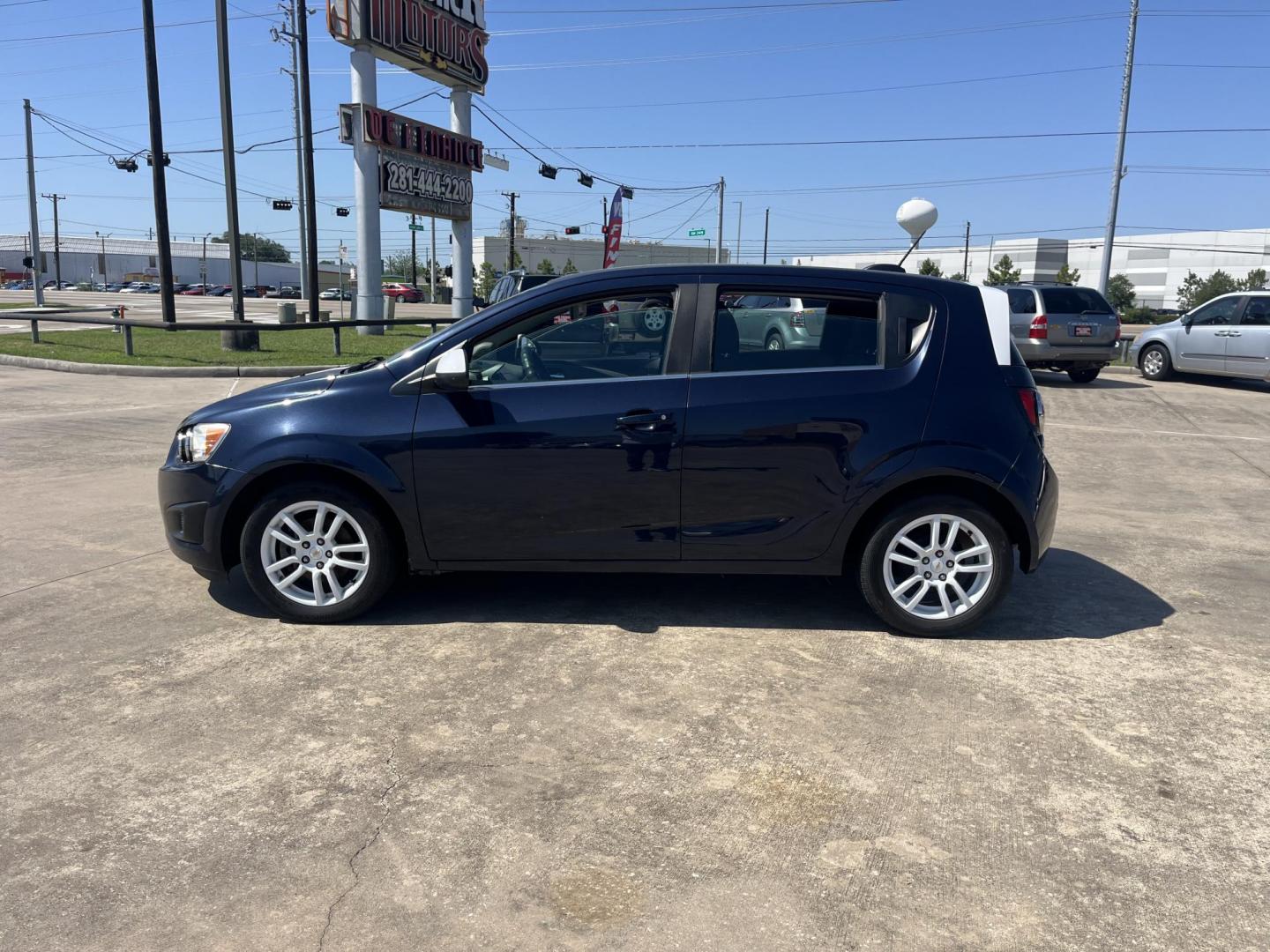 2016 blue /Black Chevrolet Sonic LT Auto 5-Door (1G1JC6SH1G4) with an 1.8L L4 DOHC 24V engine, 6A transmission, located at 14700 Tomball Parkway 249, Houston, TX, 77086, (281) 444-2200, 29.928619, -95.504074 - Photo#3