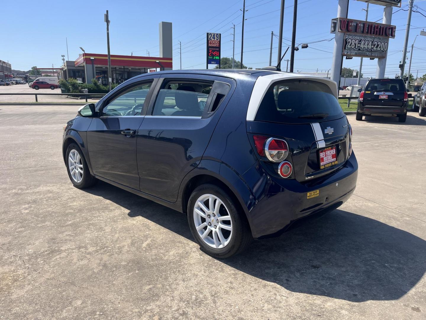 2016 blue /Black Chevrolet Sonic LT Auto 5-Door (1G1JC6SH1G4) with an 1.8L L4 DOHC 24V engine, 6A transmission, located at 14700 Tomball Parkway 249, Houston, TX, 77086, (281) 444-2200, 29.928619, -95.504074 - Photo#4