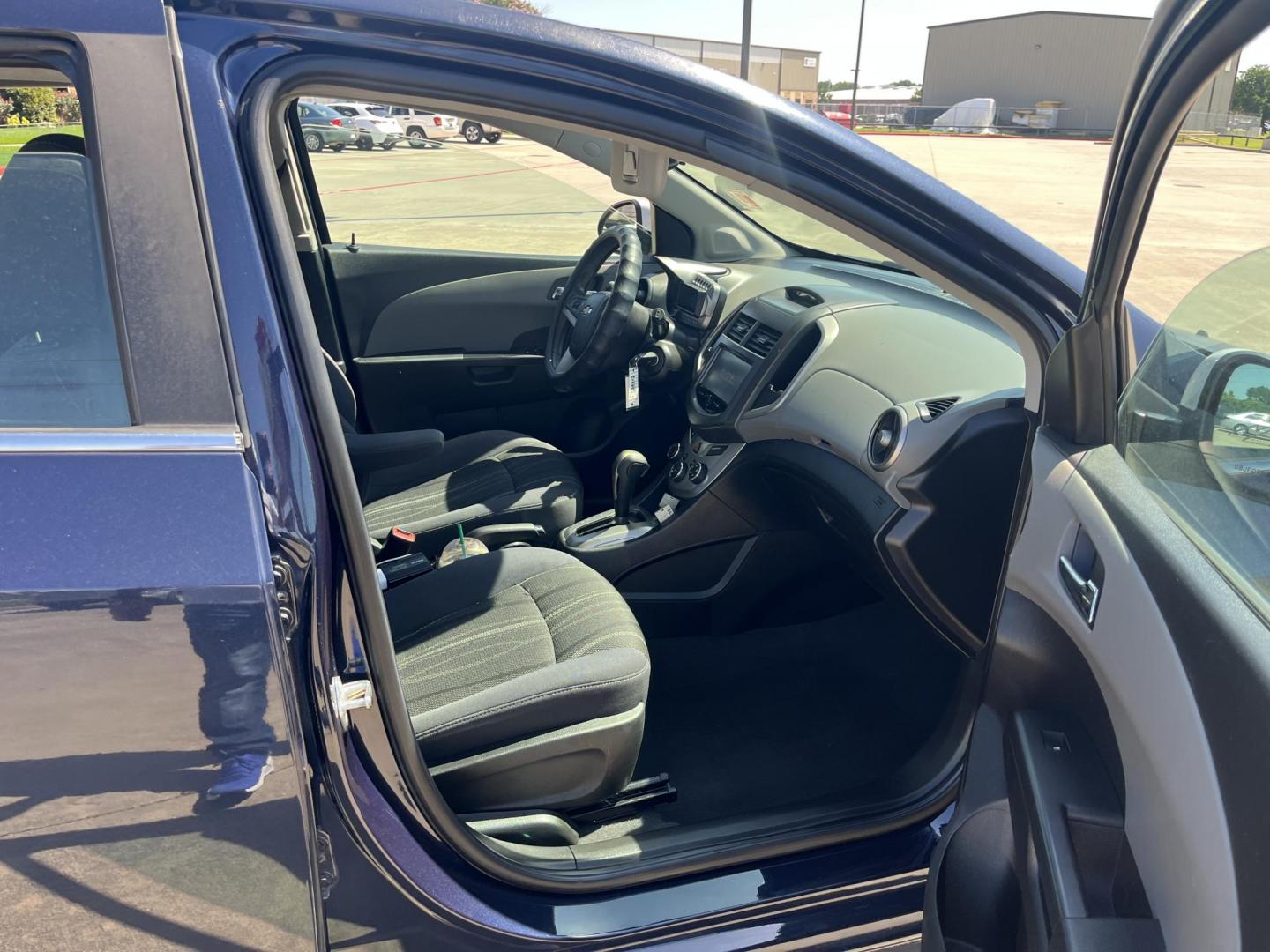 2016 blue /Black Chevrolet Sonic LT Auto 5-Door (1G1JC6SH1G4) with an 1.8L L4 DOHC 24V engine, 6A transmission, located at 14700 Tomball Parkway 249, Houston, TX, 77086, (281) 444-2200, 29.928619, -95.504074 - Photo#11
