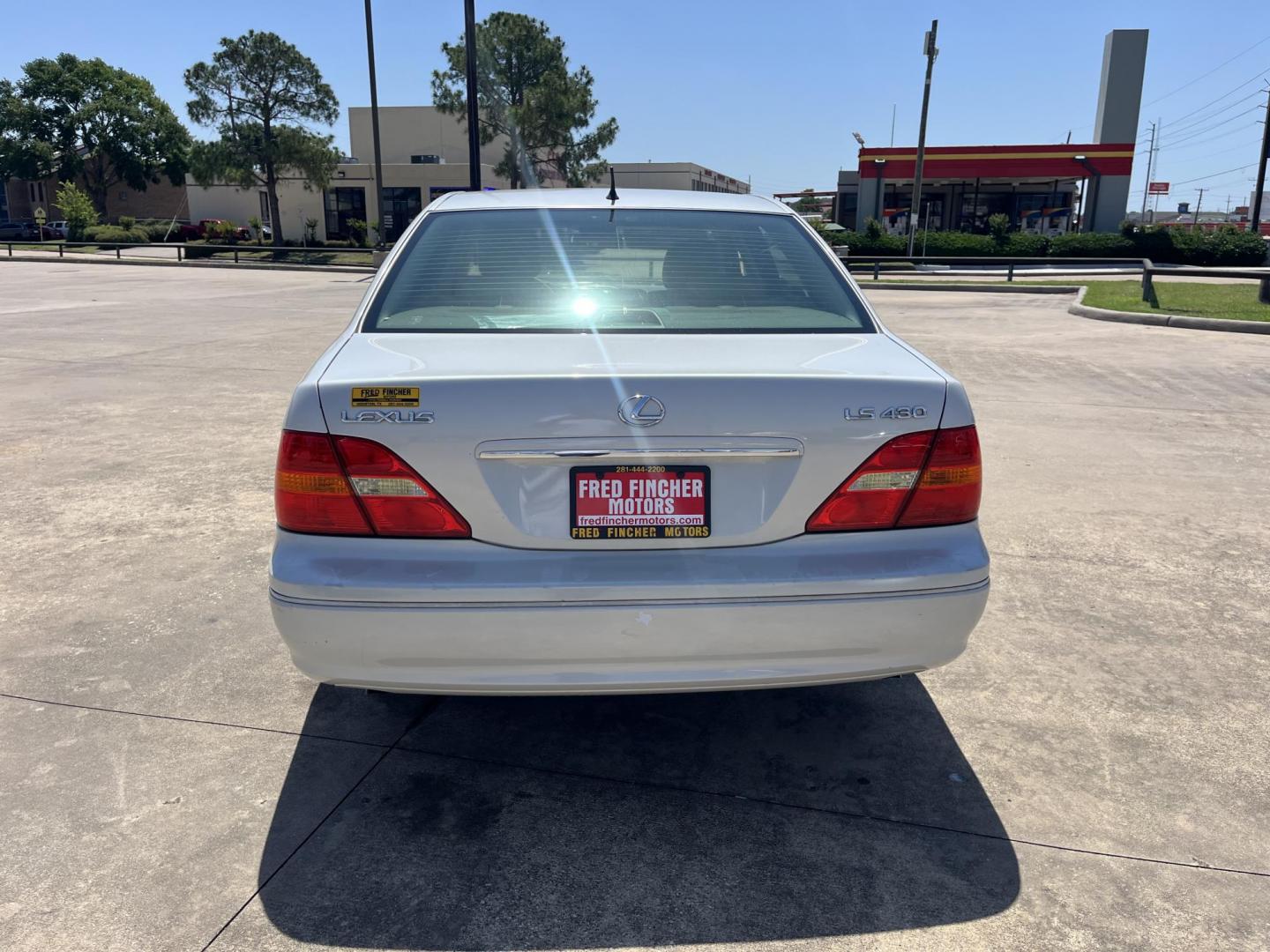 2003 white /Tan Lexus LS 430 Sedan (JTHBN30F530) with an 4.3L V8 DOHC 32V engine, 5-Speed Automatic Overdrive transmission, located at 14700 Tomball Parkway 249, Houston, TX, 77086, (281) 444-2200, 29.928619, -95.504074 - Photo#5