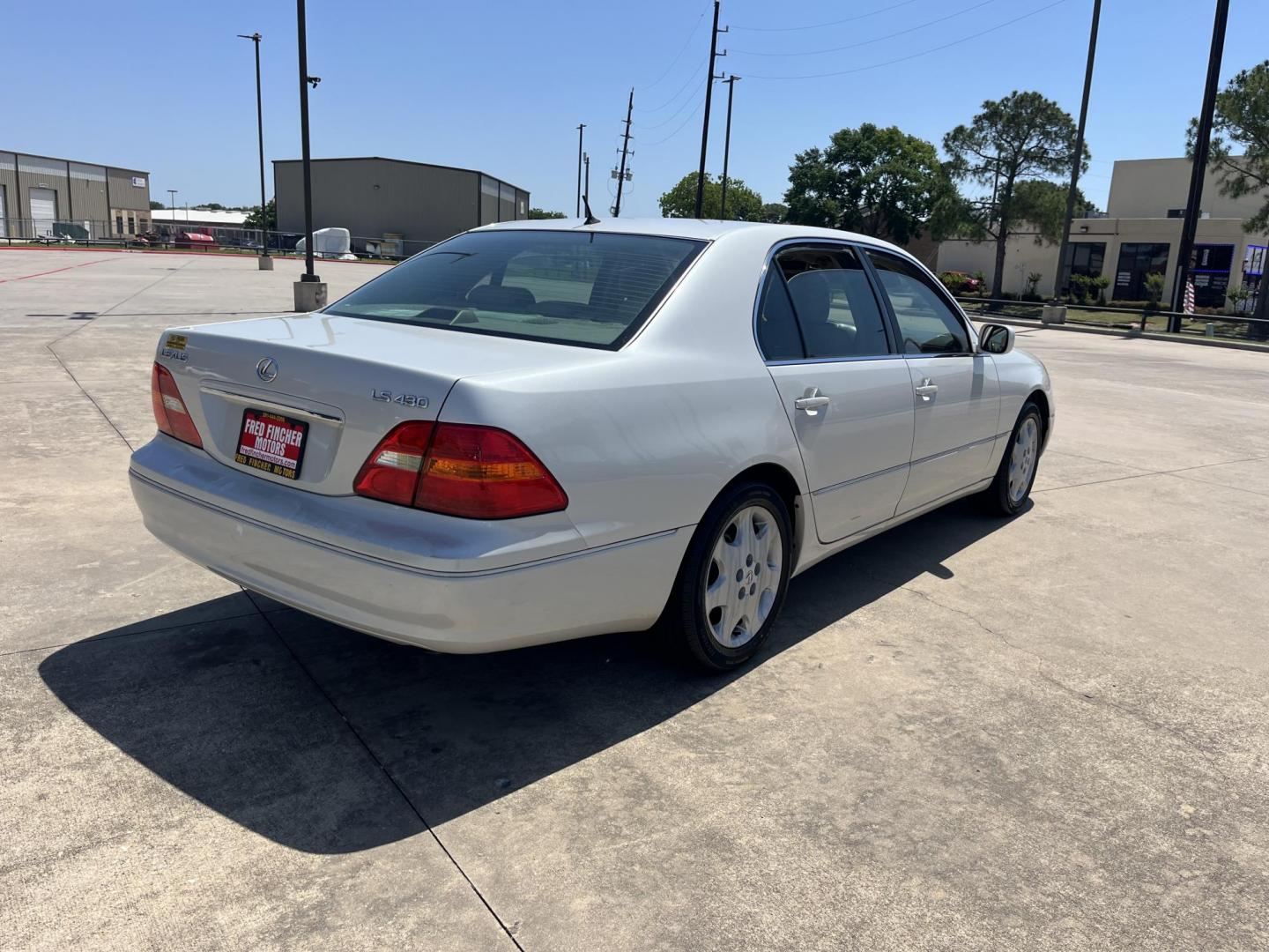 2003 white /Tan Lexus LS 430 Sedan (JTHBN30F530) with an 4.3L V8 DOHC 32V engine, 5-Speed Automatic Overdrive transmission, located at 14700 Tomball Parkway 249, Houston, TX, 77086, (281) 444-2200, 29.928619, -95.504074 - Photo#6