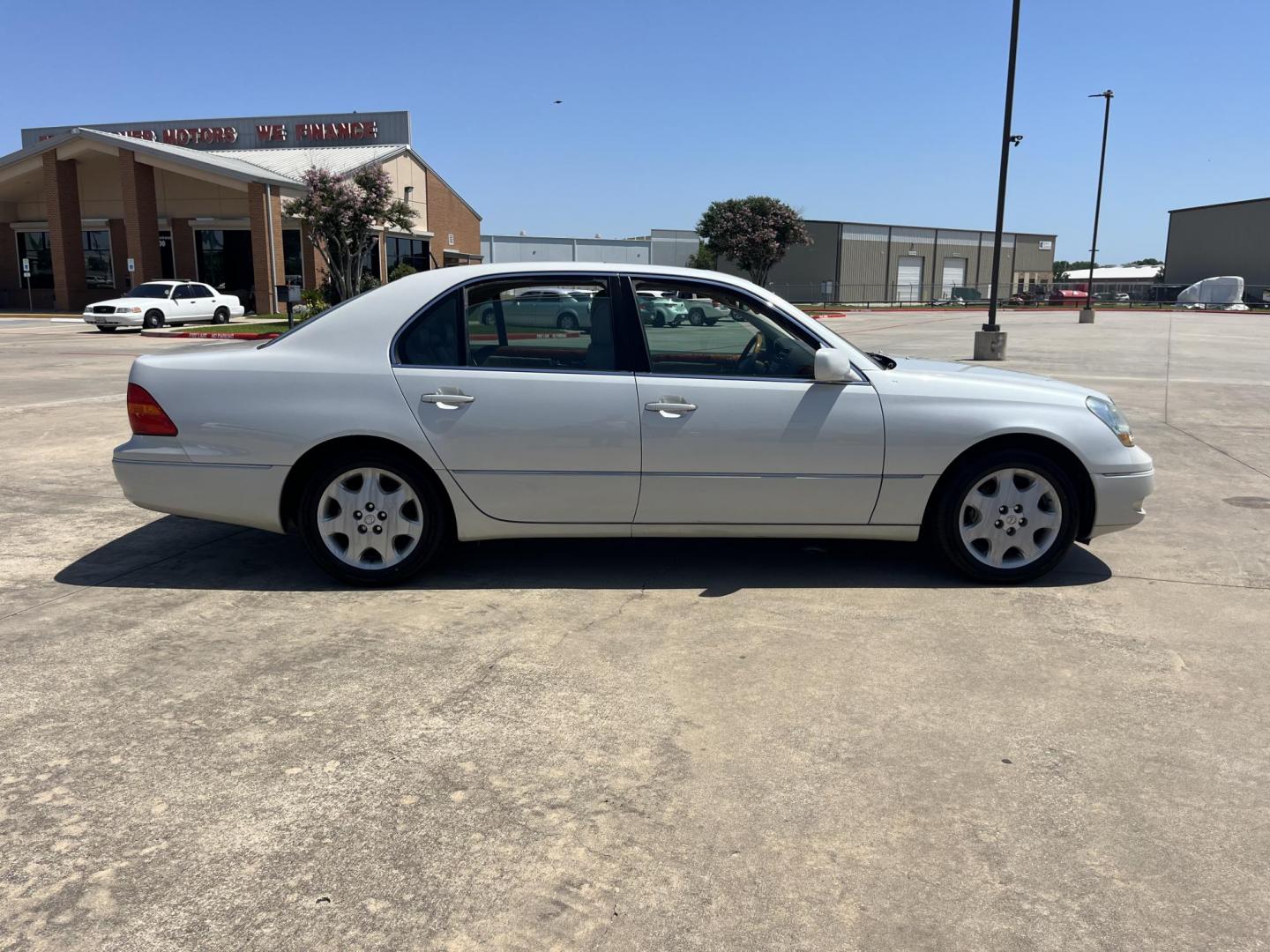 2003 white /Tan Lexus LS 430 Sedan (JTHBN30F530) with an 4.3L V8 DOHC 32V engine, 5-Speed Automatic Overdrive transmission, located at 14700 Tomball Parkway 249, Houston, TX, 77086, (281) 444-2200, 29.928619, -95.504074 - Photo#7