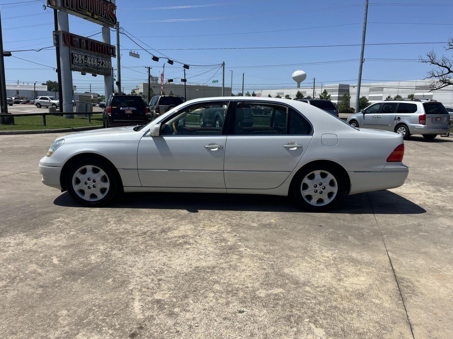 2003 white /Tan Lexus LS 430 Sedan (JTHBN30F530) with an 4.3L V8 DOHC 32V engine, 5-Speed Automatic Overdrive transmission, located at 14700 Tomball Parkway 249, Houston, TX, 77086, (281) 444-2200, 29.928619, -95.504074 - Photo#3