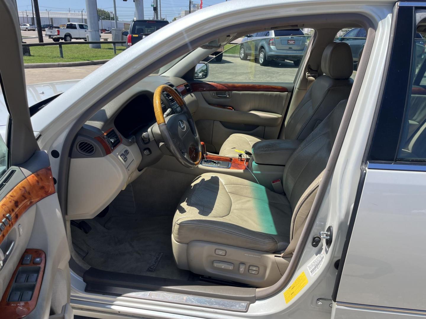 2003 white /Tan Lexus LS 430 Sedan (JTHBN30F530) with an 4.3L V8 DOHC 32V engine, 5-Speed Automatic Overdrive transmission, located at 14700 Tomball Parkway 249, Houston, TX, 77086, (281) 444-2200, 29.928619, -95.504074 - Photo#8