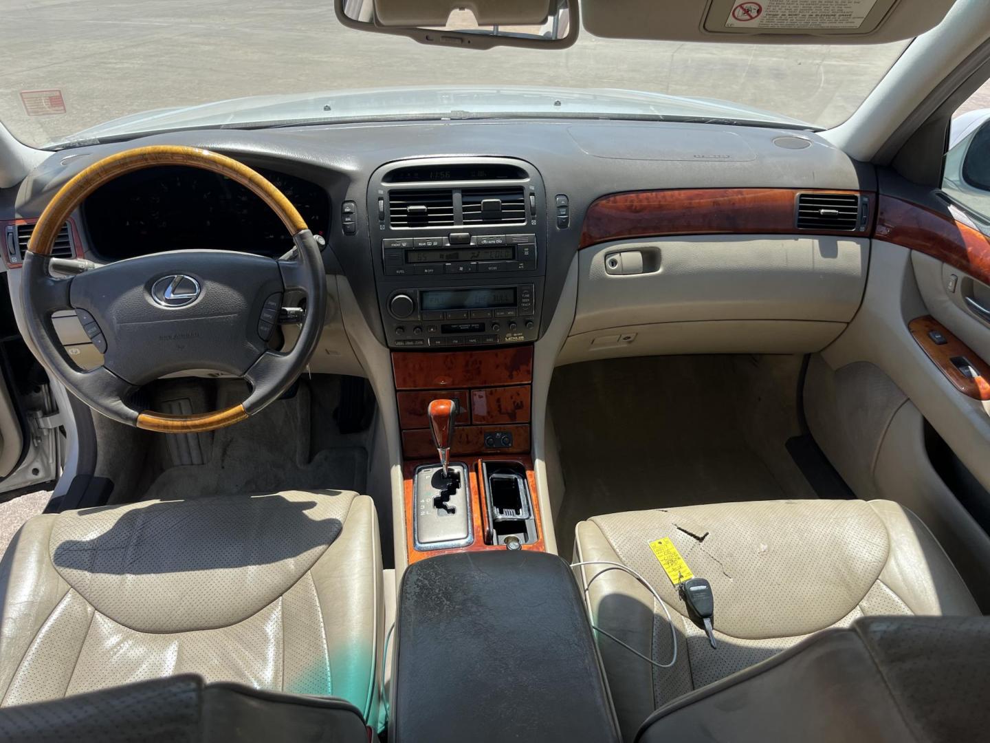 2003 white /Tan Lexus LS 430 Sedan (JTHBN30F530) with an 4.3L V8 DOHC 32V engine, 5-Speed Automatic Overdrive transmission, located at 14700 Tomball Parkway 249, Houston, TX, 77086, (281) 444-2200, 29.928619, -95.504074 - Photo#10