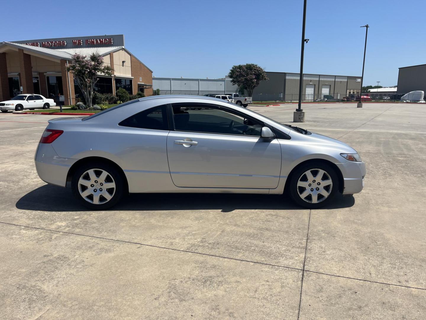 2011 silver /Gray Honda Civic LX Coupe 5-Speed AT (2HGFG1B68BH) with an 1.8L L4 SOHC 16V engine, 5-Speed Automatic transmission, located at 14700 Tomball Parkway 249, Houston, TX, 77086, (281) 444-2200, 29.928619, -95.504074 - Photo#7