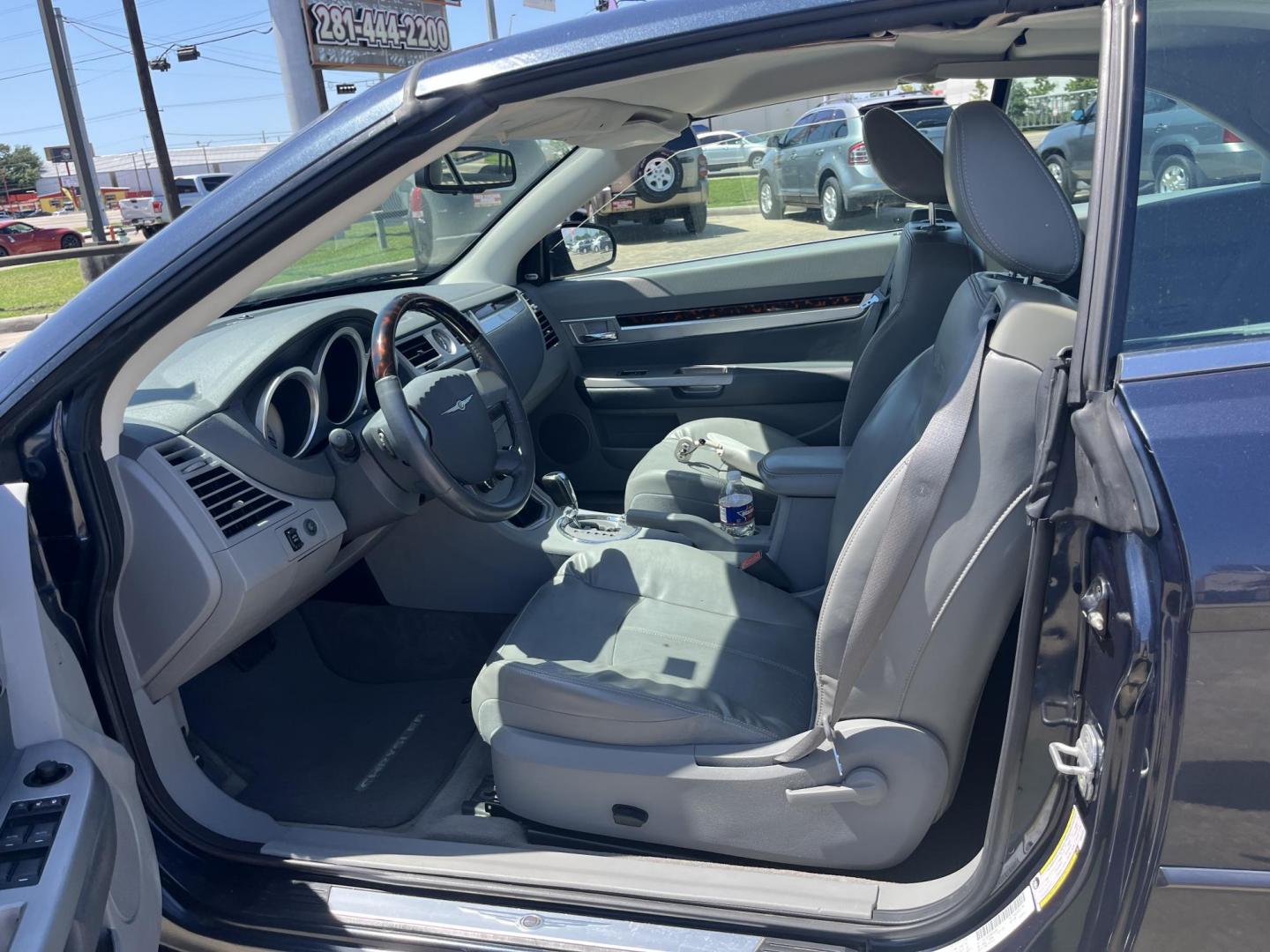 2008 blue /Gray Chrysler Sebring Convertible Limited (1C3LC65M28N) with an 3.5L V6 SOHC 24V engine, 6-Speed Automatic Overdrive transmission, located at 14700 Tomball Parkway 249, Houston, TX, 77086, (281) 444-2200, 29.928619, -95.504074 - Photo#8