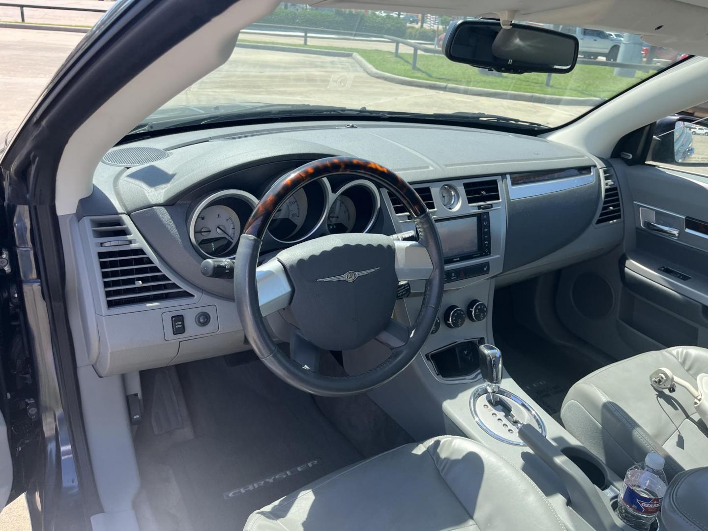 2008 blue /Gray Chrysler Sebring Convertible Limited (1C3LC65M28N) with an 3.5L V6 SOHC 24V engine, 6-Speed Automatic Overdrive transmission, located at 14700 Tomball Parkway 249, Houston, TX, 77086, (281) 444-2200, 29.928619, -95.504074 - Photo#9