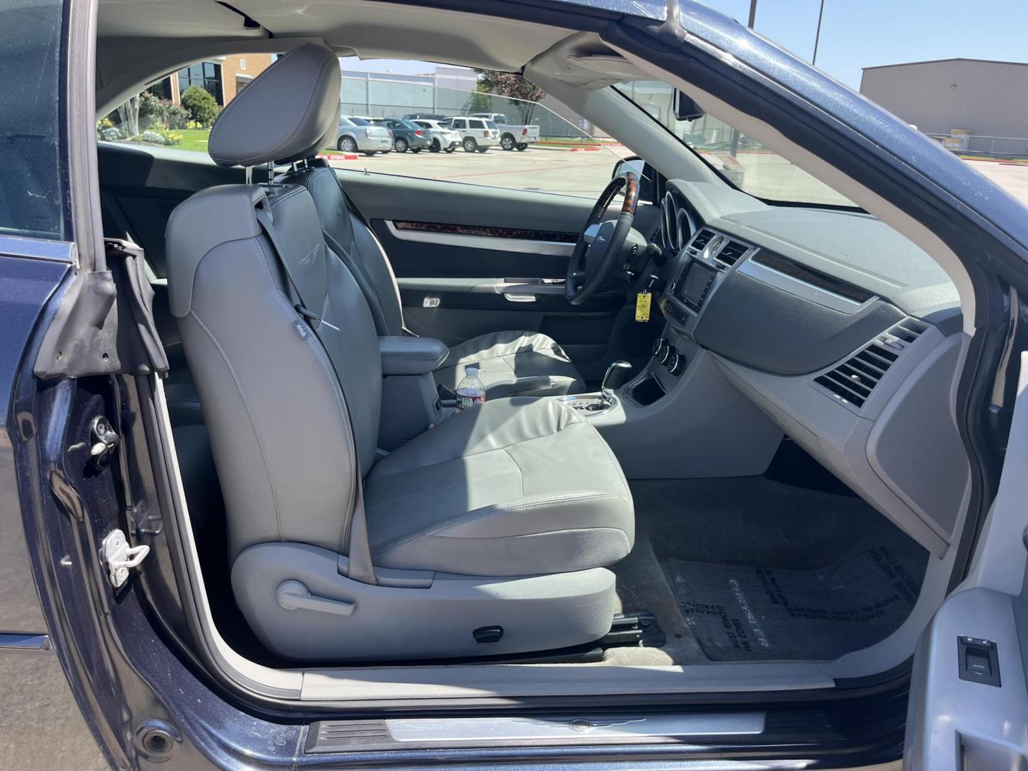 2008 blue /Gray Chrysler Sebring Convertible Limited (1C3LC65M28N) with an 3.5L V6 SOHC 24V engine, 6-Speed Automatic Overdrive transmission, located at 14700 Tomball Parkway 249, Houston, TX, 77086, (281) 444-2200, 29.928619, -95.504074 - Photo#11