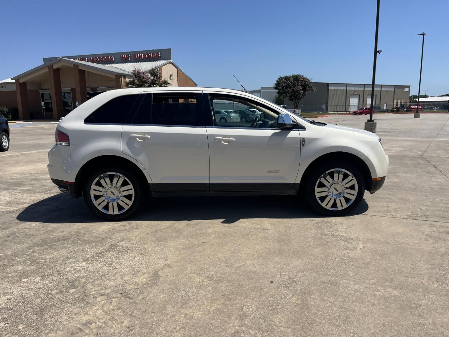 2008 white /Black Lincoln MKX FWD (2LMDU68C78B) with an 3.5L V6 DOHC 24V engine, 6-Speed Automatic Overdrive transmission, located at 14700 Tomball Parkway 249, Houston, TX, 77086, (281) 444-2200, 29.928619, -95.504074 - Photo#7