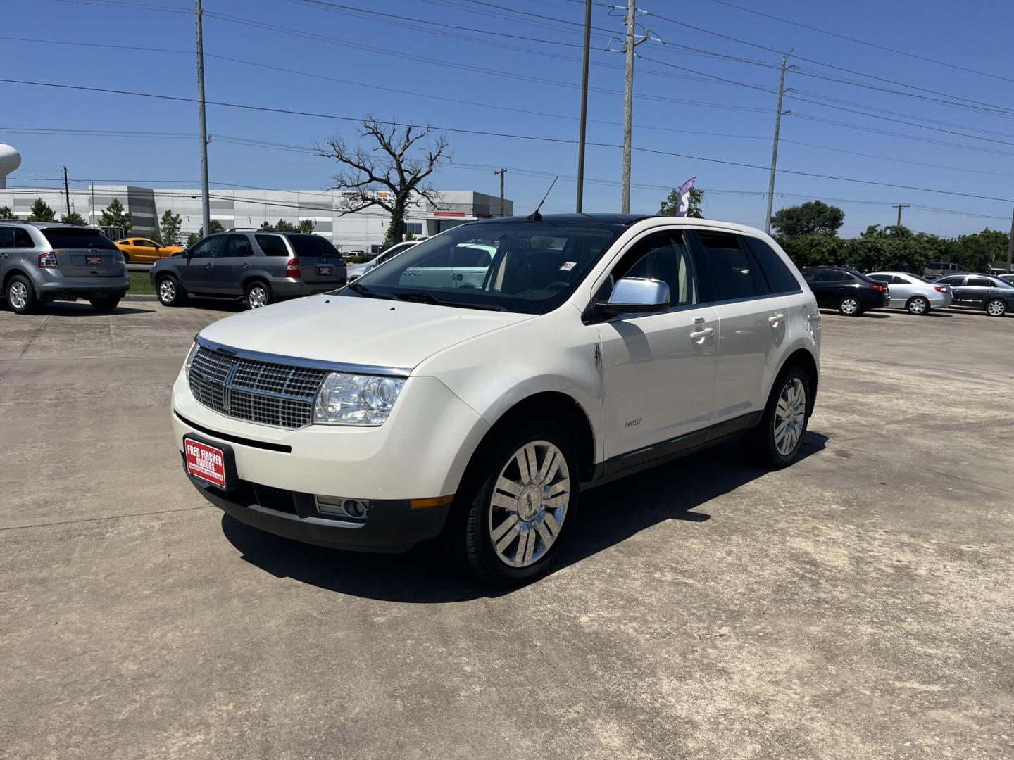 2008 white /Black Lincoln MKX FWD (2LMDU68C78B) with an 3.5L V6 DOHC 24V engine, 6-Speed Automatic Overdrive transmission, located at 14700 Tomball Parkway 249, Houston, TX, 77086, (281) 444-2200, 29.928619, -95.504074 - Photo#2