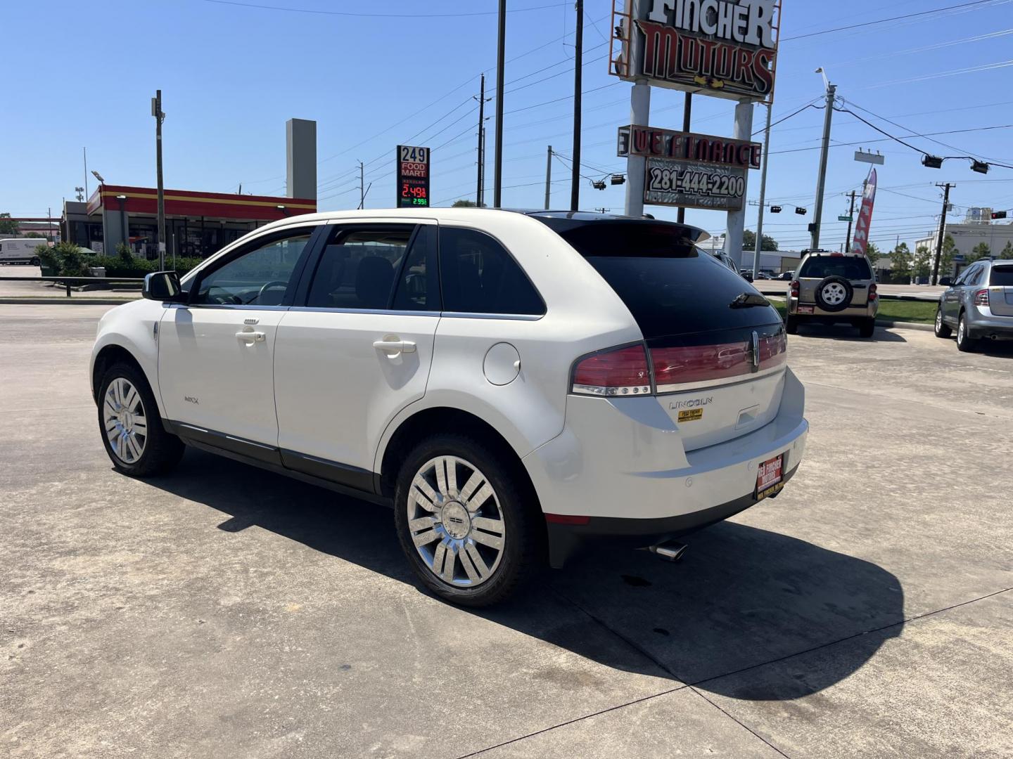 2008 white /Black Lincoln MKX FWD (2LMDU68C78B) with an 3.5L V6 DOHC 24V engine, 6-Speed Automatic Overdrive transmission, located at 14700 Tomball Parkway 249, Houston, TX, 77086, (281) 444-2200, 29.928619, -95.504074 - Photo#4