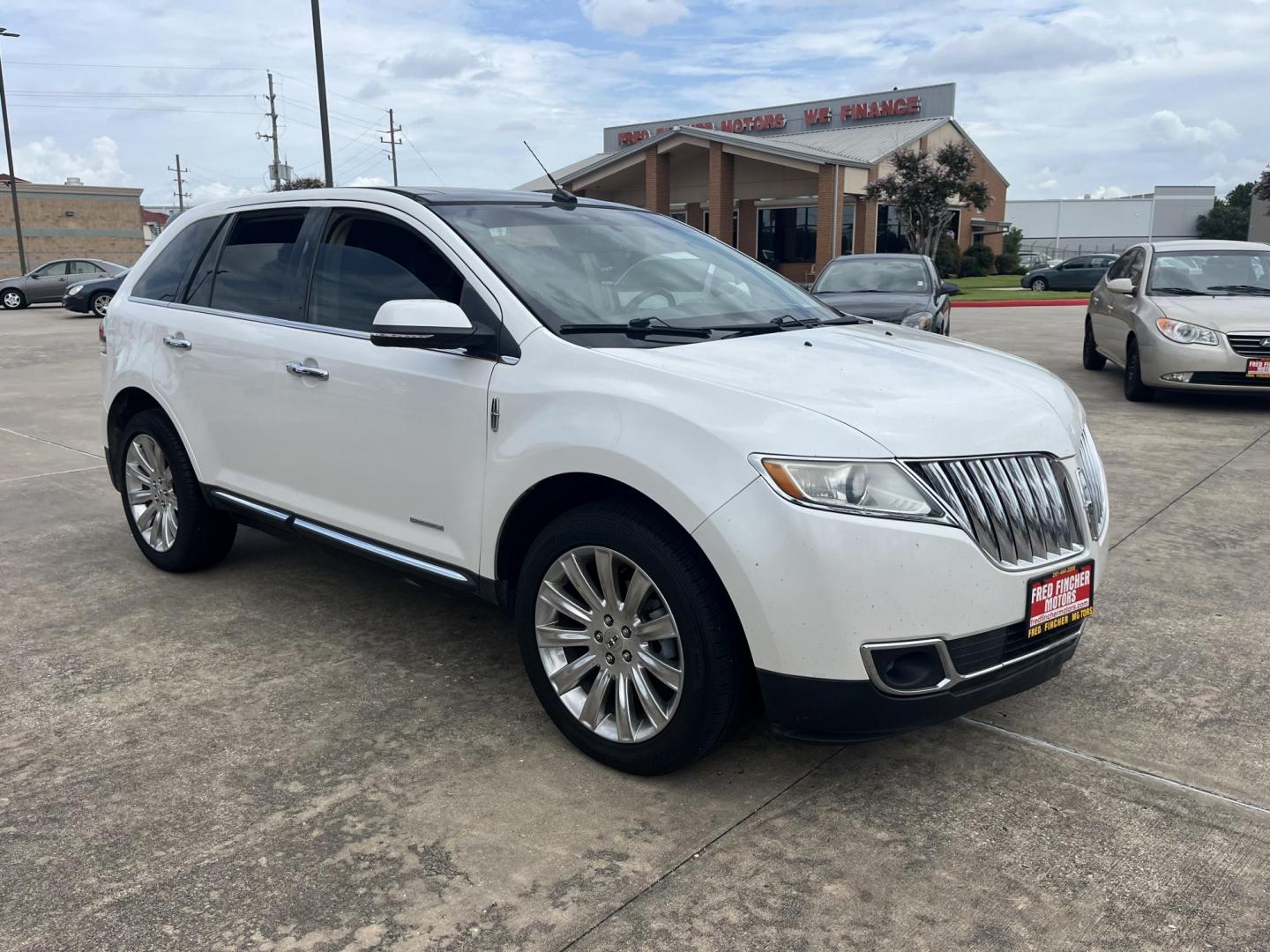 2013 white /Tan Lincoln MKX FWD (2LMDJ6JK1DB) with an 3.7L V6 DOHC 24V engine, 6-Speed Automatic transmission, located at 14700 Tomball Parkway 249, Houston, TX, 77086, (281) 444-2200, 29.928619, -95.504074 - Photo#0