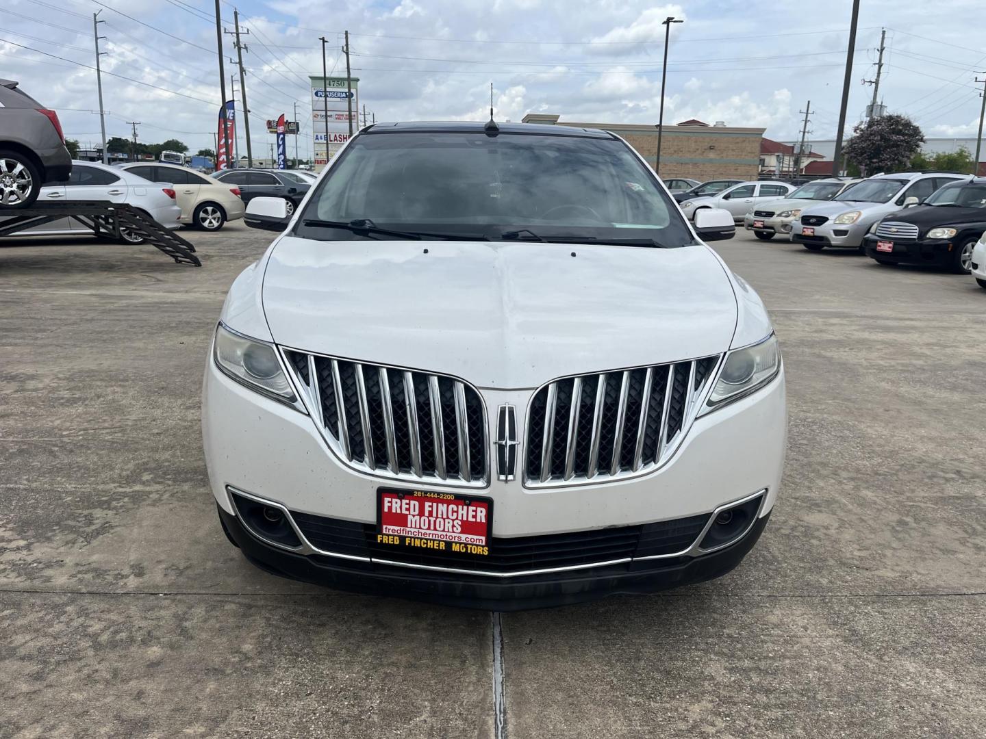 2013 white /Tan Lincoln MKX FWD (2LMDJ6JK1DB) with an 3.7L V6 DOHC 24V engine, 6-Speed Automatic transmission, located at 14700 Tomball Parkway 249, Houston, TX, 77086, (281) 444-2200, 29.928619, -95.504074 - Photo#1