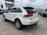 2013 white /Tan Lincoln MKX FWD (2LMDJ6JK1DB) with an 3.7L V6 DOHC 24V engine, 6-Speed Automatic transmission, located at 14700 Tomball Parkway 249, Houston, TX, 77086, (281) 444-2200, 29.928619, -95.504074 - Photo#4