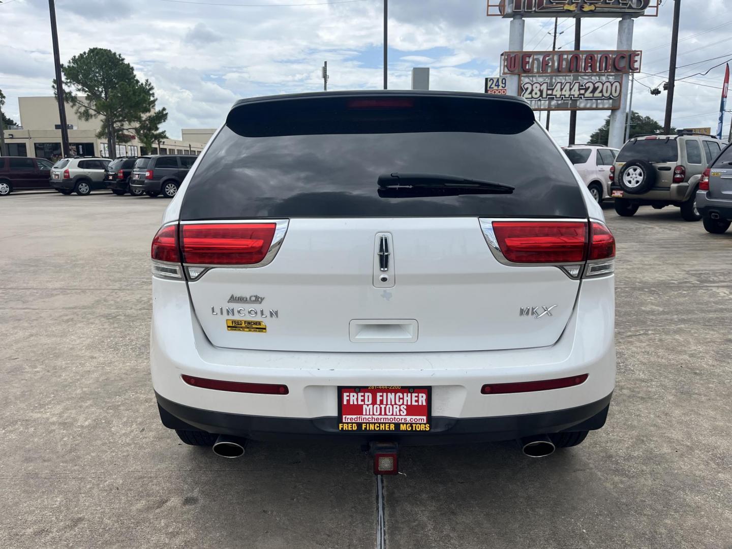 2013 white /Tan Lincoln MKX FWD (2LMDJ6JK1DB) with an 3.7L V6 DOHC 24V engine, 6-Speed Automatic transmission, located at 14700 Tomball Parkway 249, Houston, TX, 77086, (281) 444-2200, 29.928619, -95.504074 - Photo#5