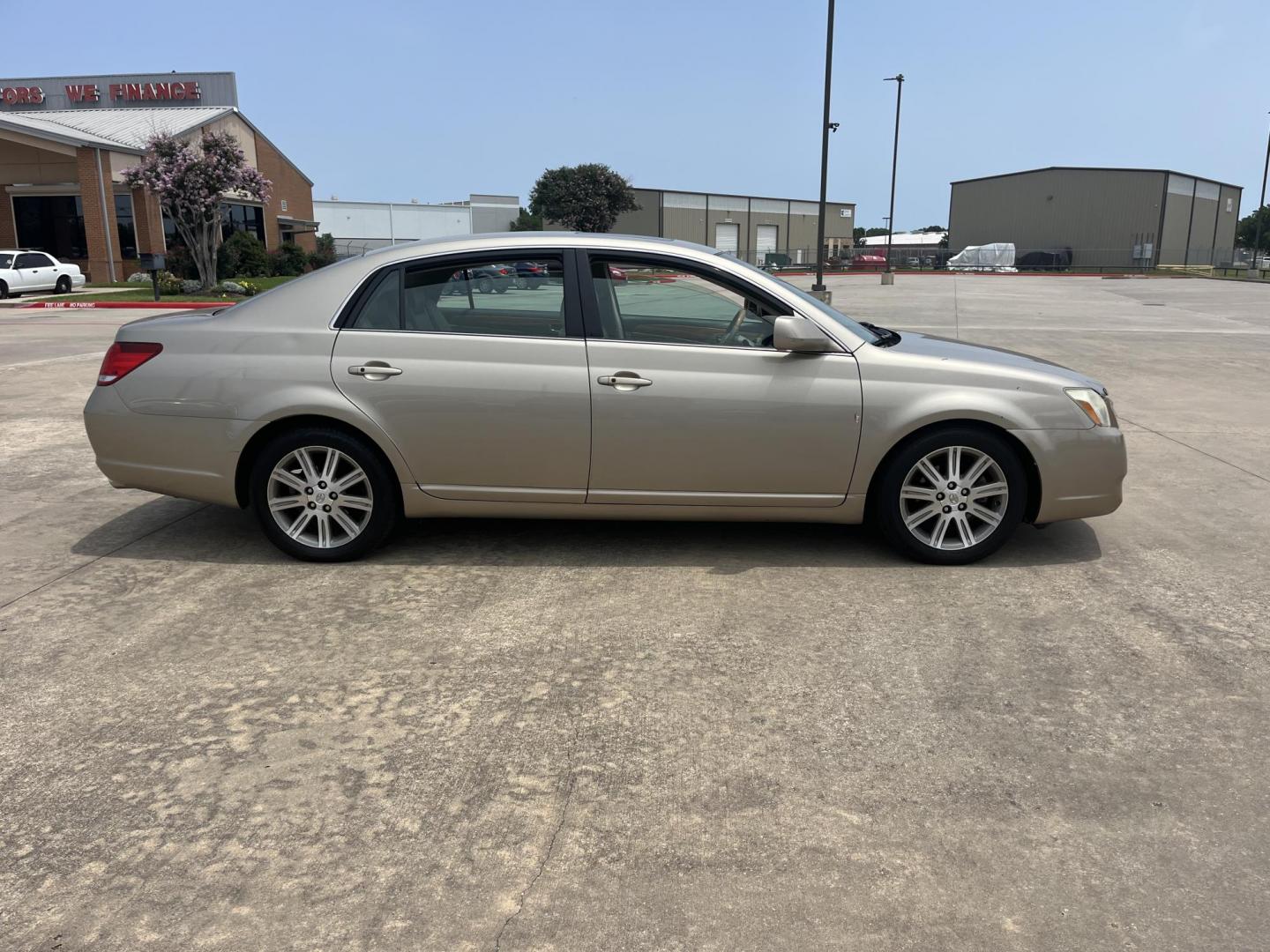 2006 GOLD /Tan Toyota Avalon Limited (4T1BK36B56U) with an 3.5L V6 DOHC 24V engine, 5-Speed Automatic Overdrive transmission, located at 14700 Tomball Parkway 249, Houston, TX, 77086, (281) 444-2200, 29.928619, -95.504074 - Photo#7