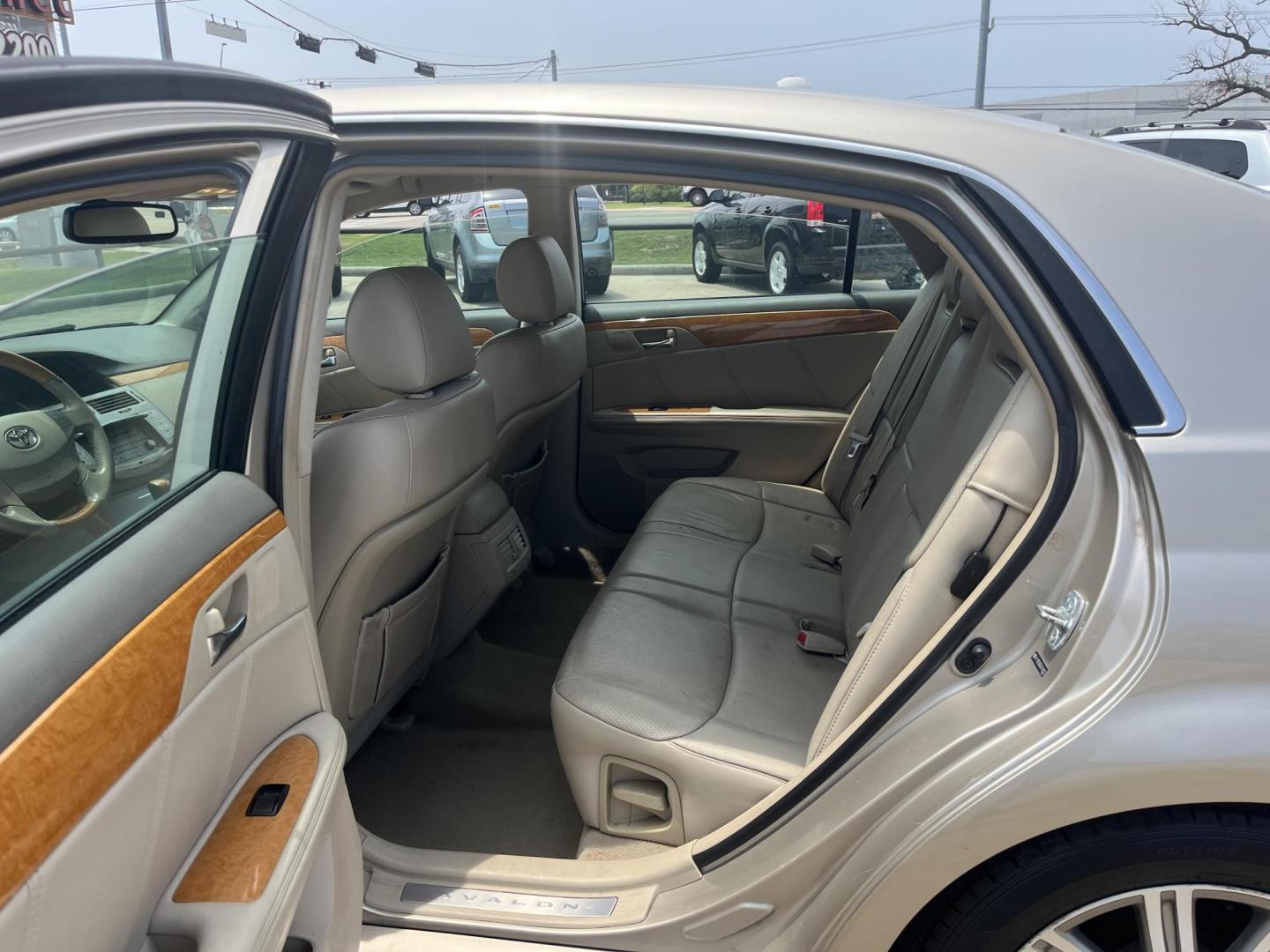 2006 GOLD /Tan Toyota Avalon Limited (4T1BK36B56U) with an 3.5L V6 DOHC 24V engine, 5-Speed Automatic Overdrive transmission, located at 14700 Tomball Parkway 249, Houston, TX, 77086, (281) 444-2200, 29.928619, -95.504074 - Photo#9