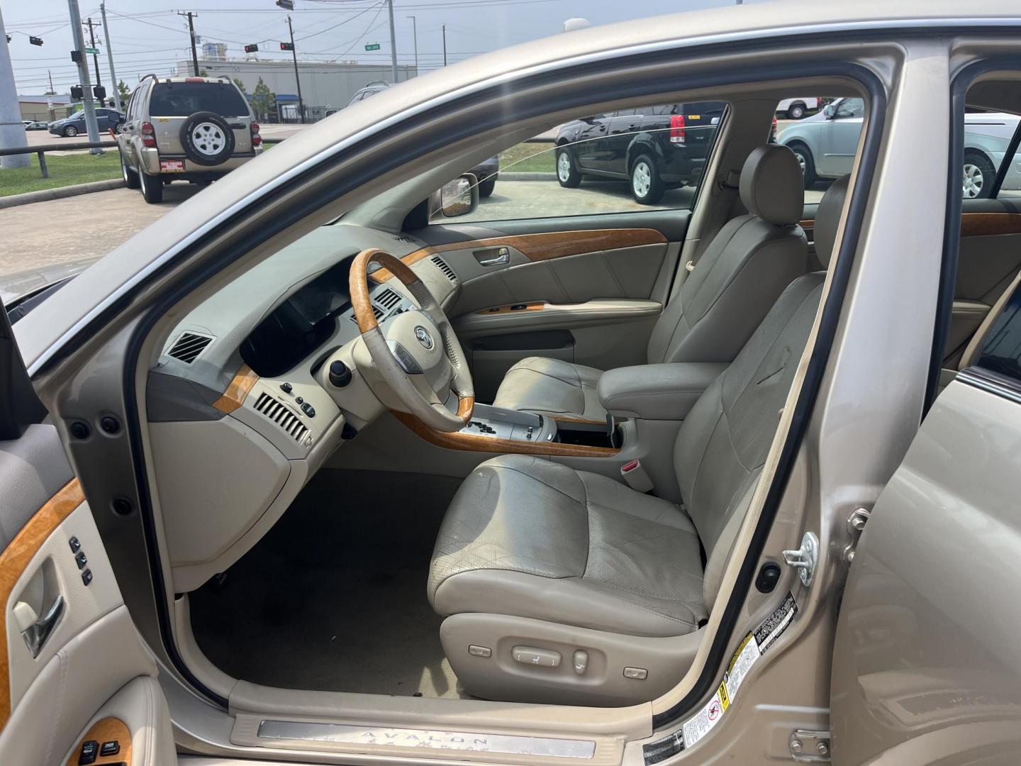 2006 GOLD /Tan Toyota Avalon Limited (4T1BK36B56U) with an 3.5L V6 DOHC 24V engine, 5-Speed Automatic Overdrive transmission, located at 14700 Tomball Parkway 249, Houston, TX, 77086, (281) 444-2200, 29.928619, -95.504074 - Photo#8