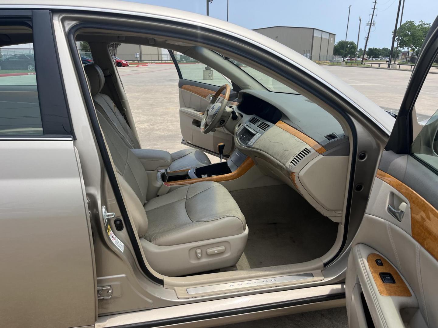 2006 GOLD /Tan Toyota Avalon Limited (4T1BK36B56U) with an 3.5L V6 DOHC 24V engine, 5-Speed Automatic Overdrive transmission, located at 14700 Tomball Parkway 249, Houston, TX, 77086, (281) 444-2200, 29.928619, -95.504074 - Photo#11