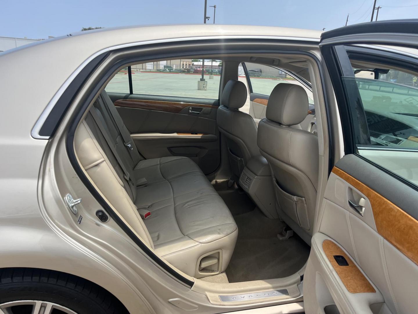 2006 GOLD /Tan Toyota Avalon Limited (4T1BK36B56U) with an 3.5L V6 DOHC 24V engine, 5-Speed Automatic Overdrive transmission, located at 14700 Tomball Parkway 249, Houston, TX, 77086, (281) 444-2200, 29.928619, -95.504074 - Photo#12