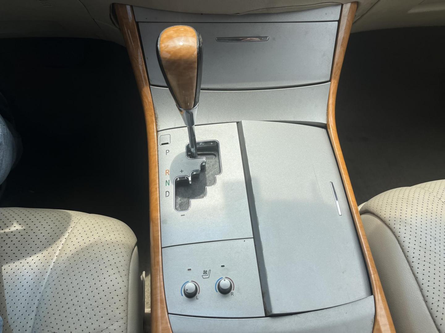 2006 GOLD /Tan Toyota Avalon Limited (4T1BK36B56U) with an 3.5L V6 DOHC 24V engine, 5-Speed Automatic Overdrive transmission, located at 14700 Tomball Parkway 249, Houston, TX, 77086, (281) 444-2200, 29.928619, -95.504074 - Photo#13