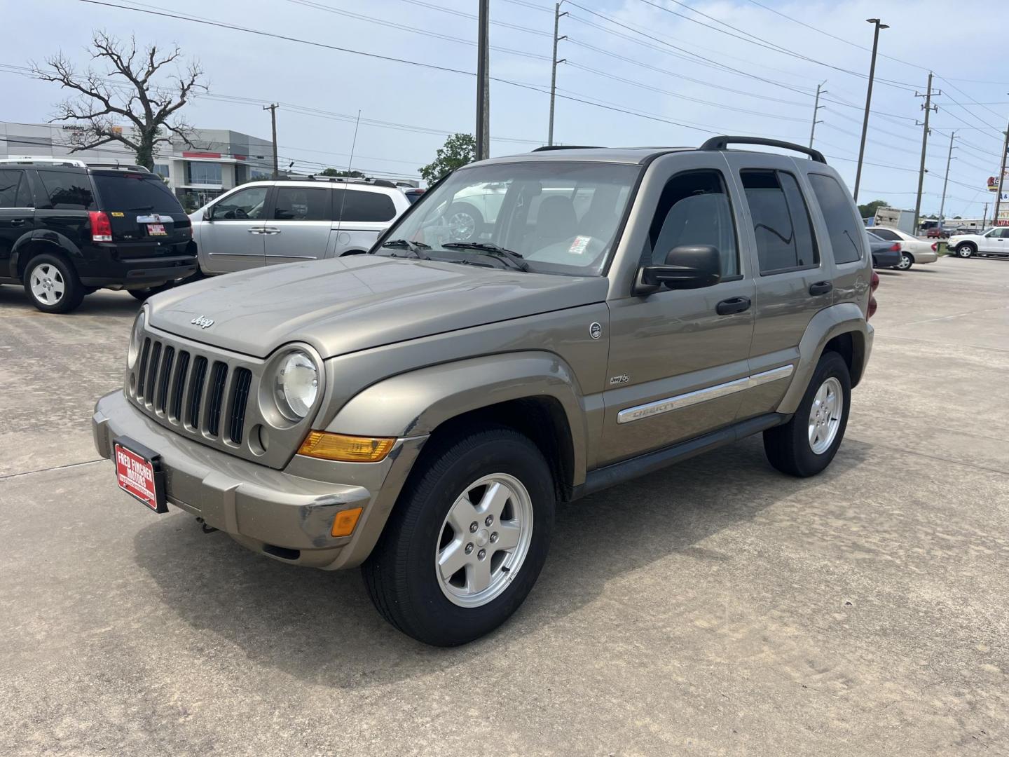 2006 GOLD /Tan Jeep Liberty Sport 4WD (1J8GL48K76W) with an 3.7L V6 SOHC 12V engine, Automatic transmission, located at 14700 Tomball Parkway 249, Houston, TX, 77086, (281) 444-2200, 29.928619, -95.504074 - Photo#2