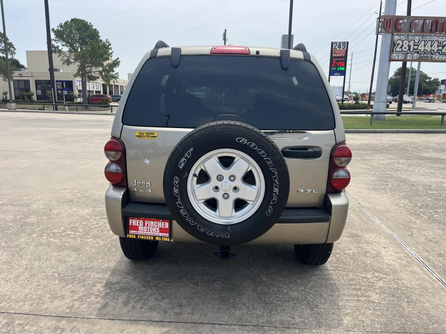 2006 GOLD /Tan Jeep Liberty Sport 4WD (1J8GL48K76W) with an 3.7L V6 SOHC 12V engine, Automatic transmission, located at 14700 Tomball Parkway 249, Houston, TX, 77086, (281) 444-2200, 29.928619, -95.504074 - Photo#5