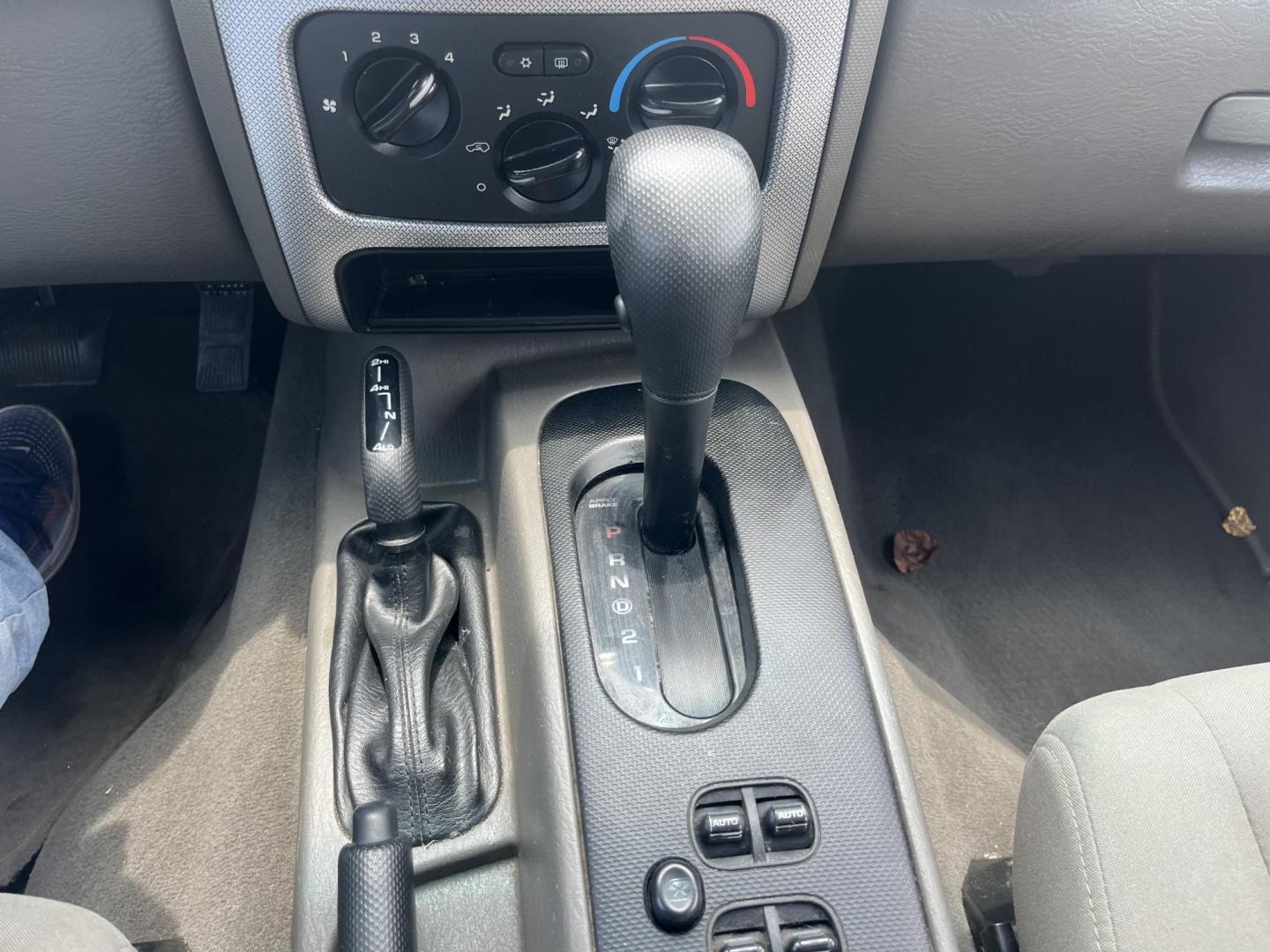 2006 GOLD /Tan Jeep Liberty Sport 4WD (1J8GL48K76W) with an 3.7L V6 SOHC 12V engine, Automatic transmission, located at 14700 Tomball Parkway 249, Houston, TX, 77086, (281) 444-2200, 29.928619, -95.504074 - Photo#14