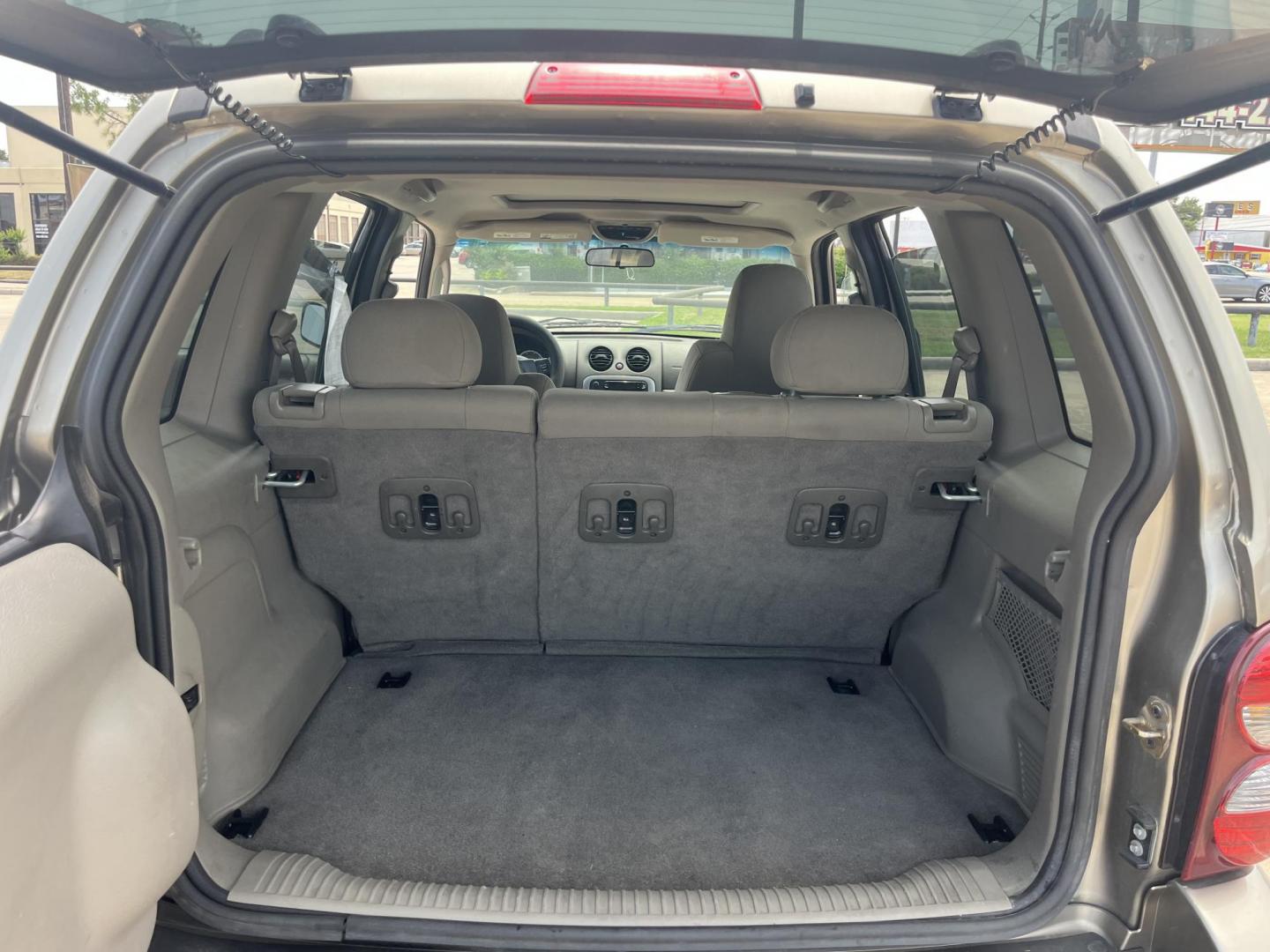 2006 GOLD /Tan Jeep Liberty Sport 4WD (1J8GL48K76W) with an 3.7L V6 SOHC 12V engine, Automatic transmission, located at 14700 Tomball Parkway 249, Houston, TX, 77086, (281) 444-2200, 29.928619, -95.504074 - Photo#13