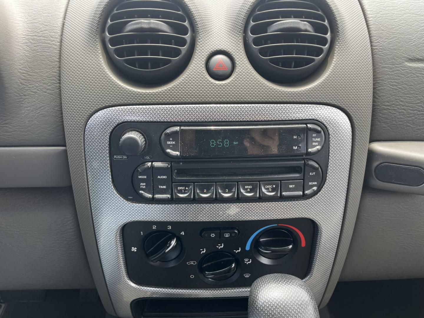 2006 GOLD /Tan Jeep Liberty Sport 4WD (1J8GL48K76W) with an 3.7L V6 SOHC 12V engine, Automatic transmission, located at 14700 Tomball Parkway 249, Houston, TX, 77086, (281) 444-2200, 29.928619, -95.504074 - Photo#16