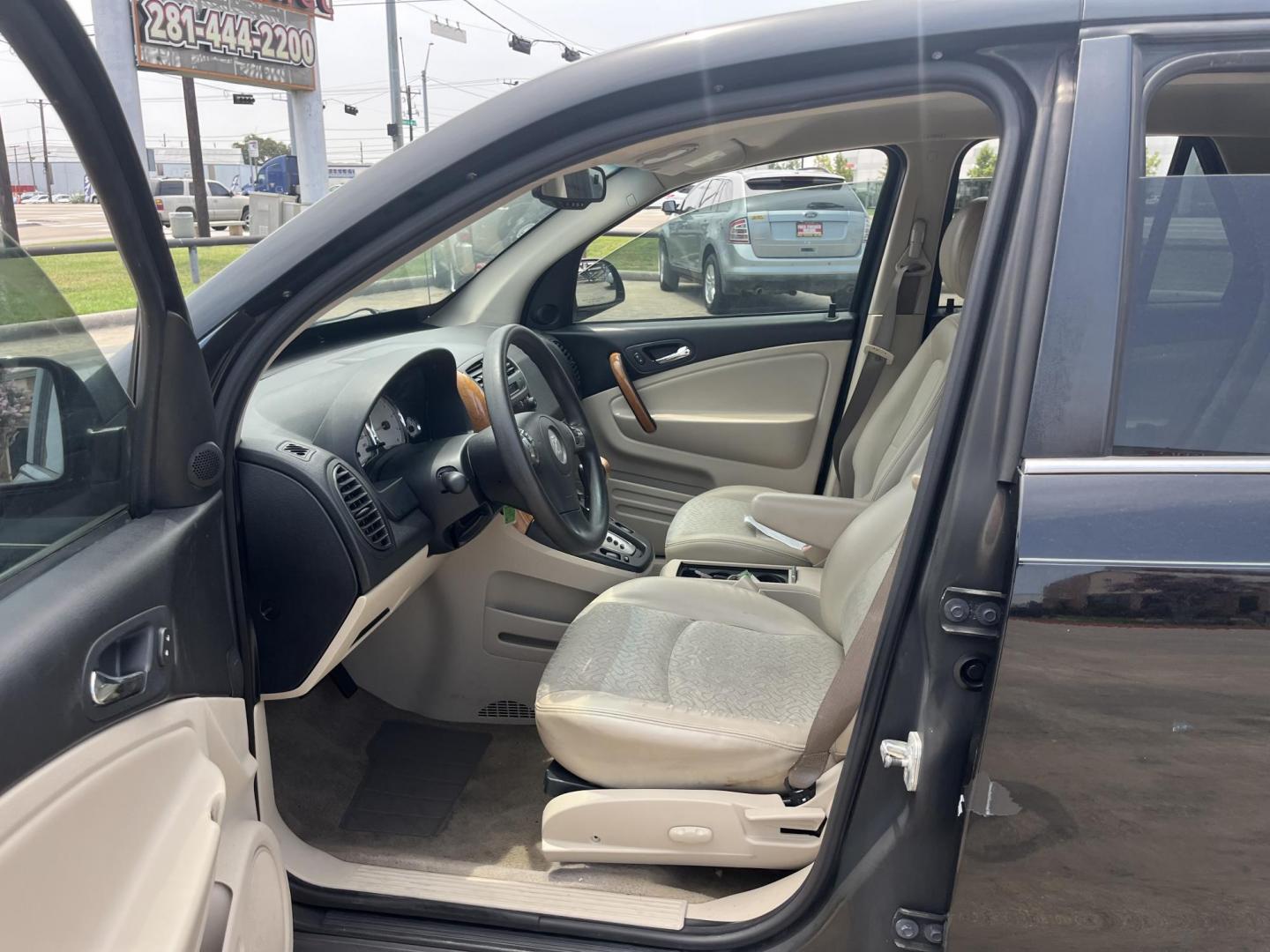 2007 black Saturn Vue FWD V6 (5GZCZ53457S) with an 3.5L V6 SOHC 24V engine, 5-Speed Automatic Overdrive transmission, located at 14700 Tomball Parkway 249, Houston, TX, 77086, (281) 444-2200, 29.928619, -95.504074 - Photo#8