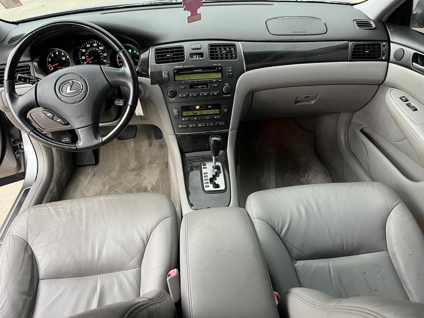 2004 GRAY /Gray Lexus ES 330 Sedan (JTHBA30GX45) with an 3.3L V6 DOHC 24V engine, 5-Speed Automatic Overdrive transmission, located at 14700 Tomball Parkway 249, Houston, TX, 77086, (281) 444-2200, 29.928619, -95.504074 - Photo#10