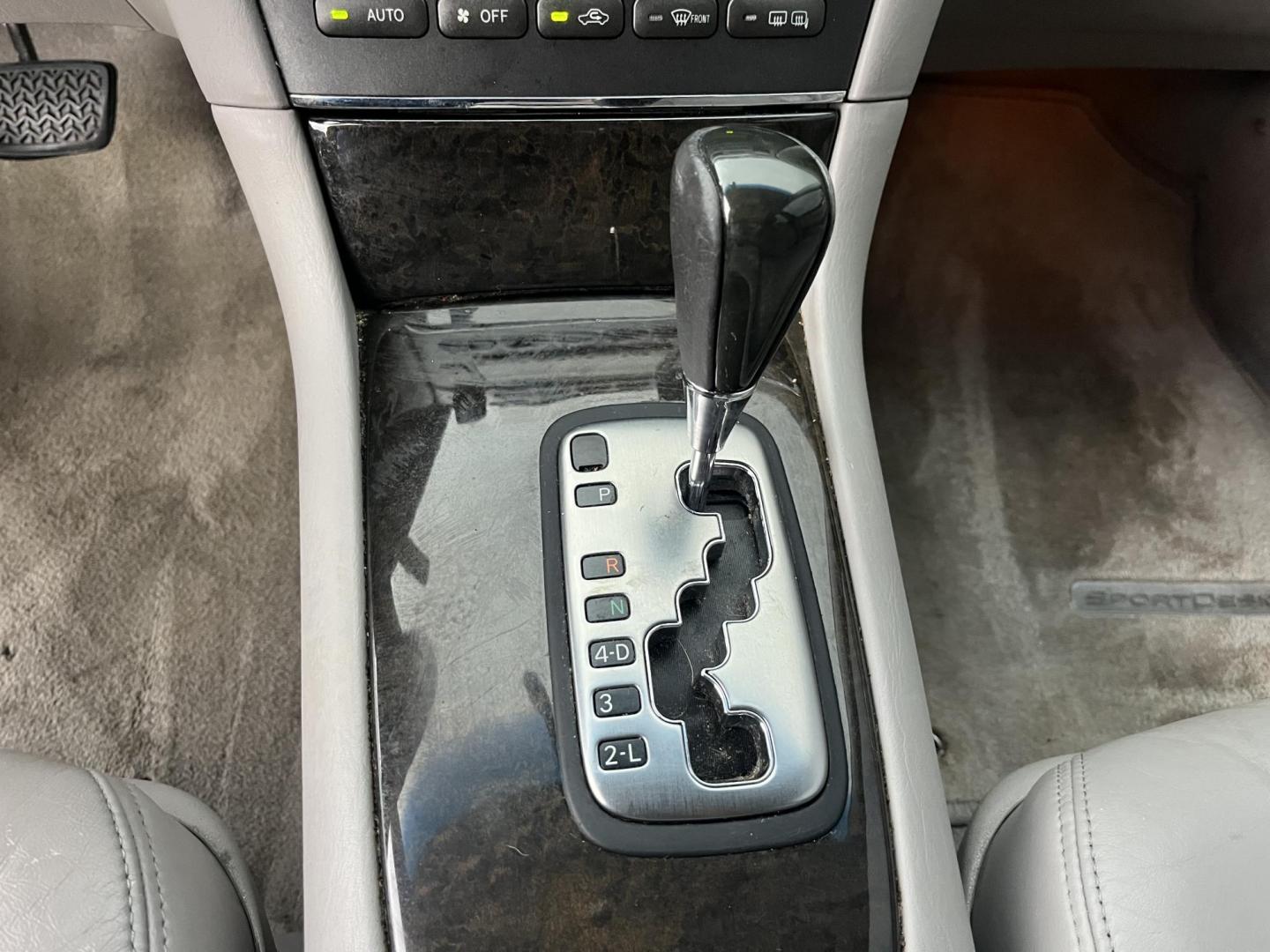 2004 GRAY /Gray Lexus ES 330 Sedan (JTHBA30GX45) with an 3.3L V6 DOHC 24V engine, 5-Speed Automatic Overdrive transmission, located at 14700 Tomball Parkway 249, Houston, TX, 77086, (281) 444-2200, 29.928619, -95.504074 - Photo#13