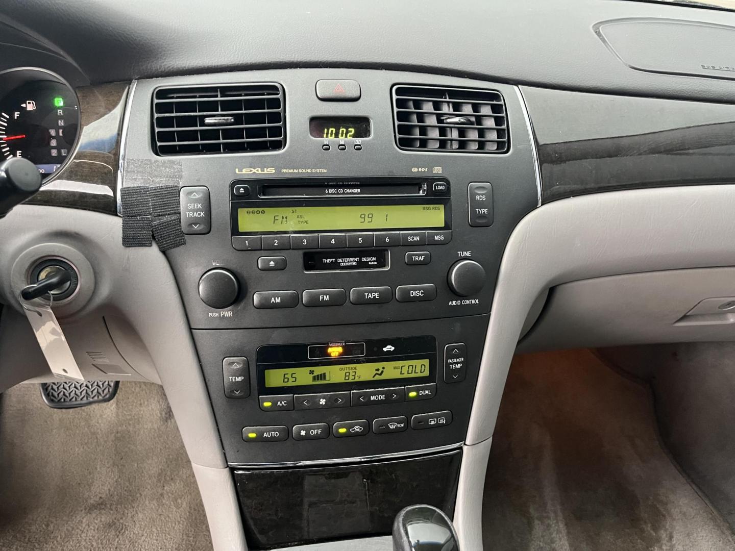 2004 GRAY /Gray Lexus ES 330 Sedan (JTHBA30GX45) with an 3.3L V6 DOHC 24V engine, 5-Speed Automatic Overdrive transmission, located at 14700 Tomball Parkway 249, Houston, TX, 77086, (281) 444-2200, 29.928619, -95.504074 - Photo#14