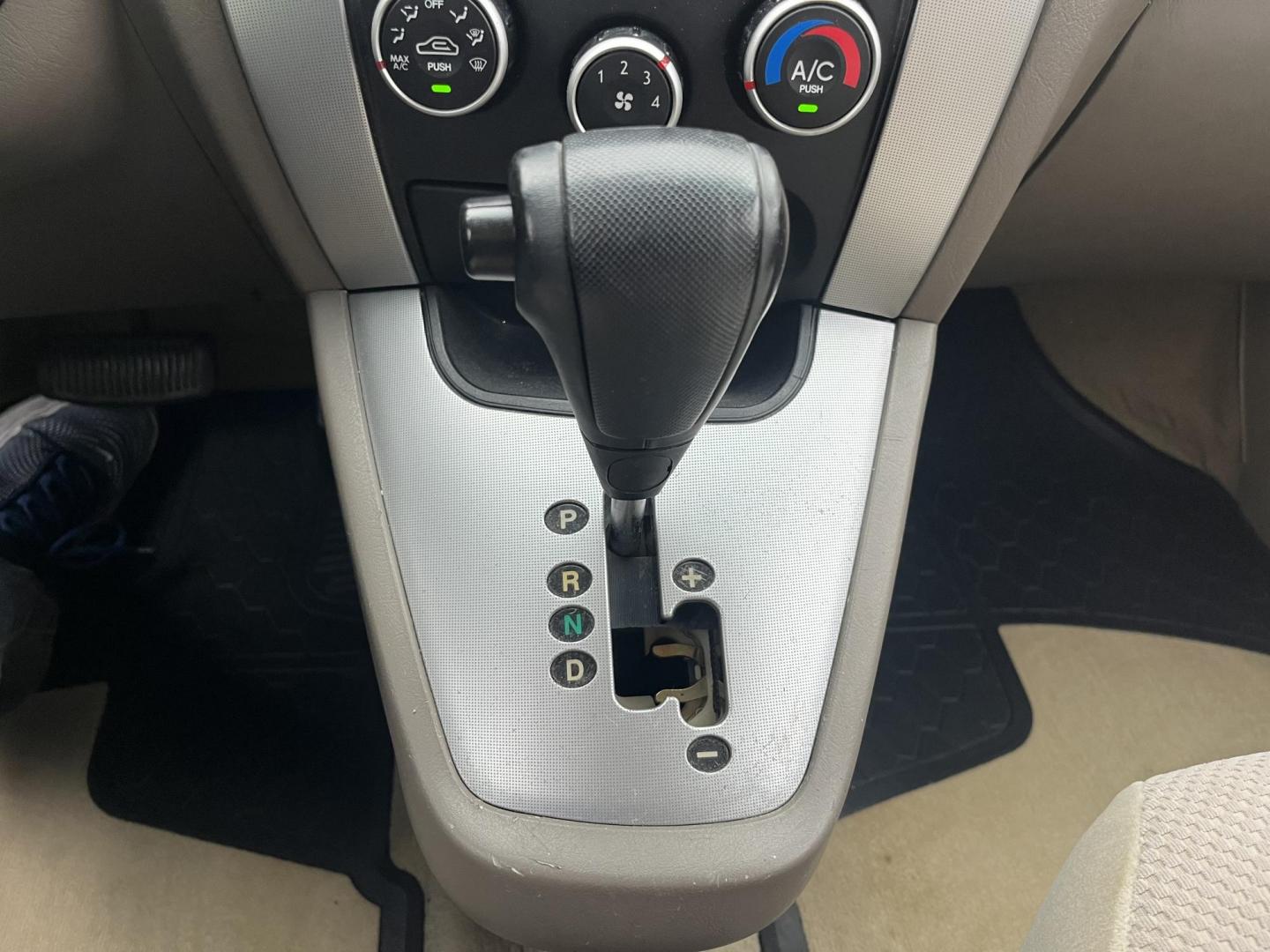 2006 Beige /Tan Hyundai Tucson GLS 2.7 2WD (KM8JN12D66U) with an 2.6L V6 DOHC 24V engine, 4-Speed Automatic Overdrive transmission, located at 14700 Tomball Parkway 249, Houston, TX, 77086, (281) 444-2200, 29.928619, -95.504074 - Photo#13