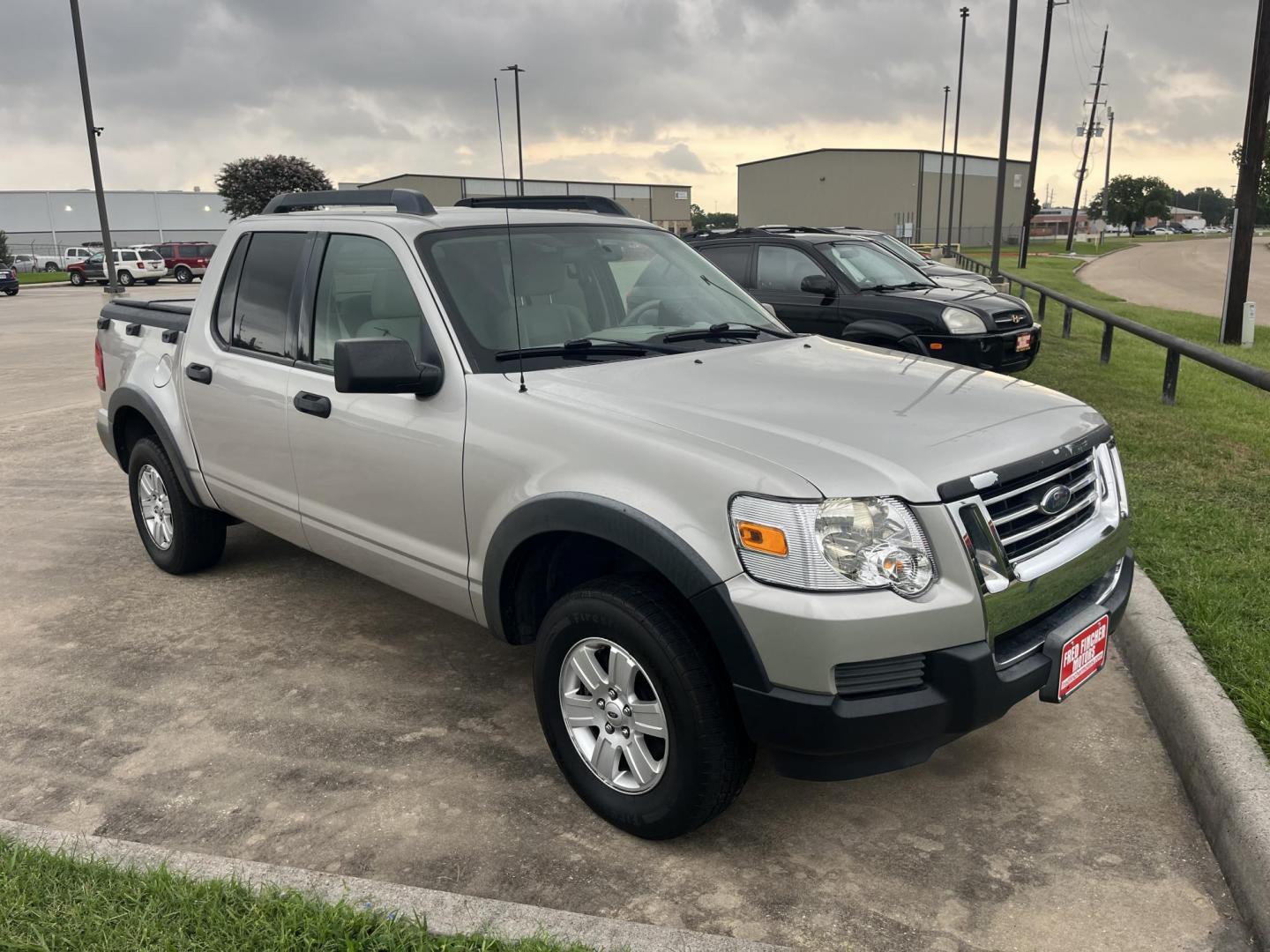 2007 silver /Gray Ford Explorer Sport Trac XLT 4.0L 2WD (1FMEU31K97U) with an 4.0L V6 SOHC 12V FFV engine, 5-Speed Automatic Overdrive transmission, located at 14700 Tomball Parkway 249, Houston, TX, 77086, (281) 444-2200, 29.928619, -95.504074 - Photo#0