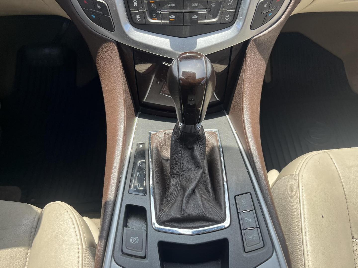 2012 Brown /Tan Cadillac SRX Performance (3GYFNBE39CS) with an 3.6L V6 DOHC 24V FFV engine, 6-Speed Automatic transmission, located at 14700 Tomball Parkway 249, Houston, TX, 77086, (281) 444-2200, 29.928619, -95.504074 - Photo#13