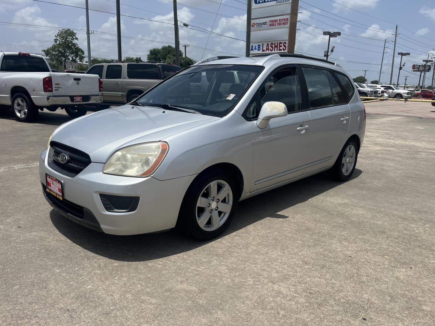 2007 silver /Gray Kia Rondo Base (KNAFG525077) with an 2.4L L4 DOHC 16V engine, 4-Speed Automatic Overdrive transmission, located at 14700 Tomball Parkway 249, Houston, TX, 77086, (281) 444-2200, 29.928619, -95.504074 - Photo#2