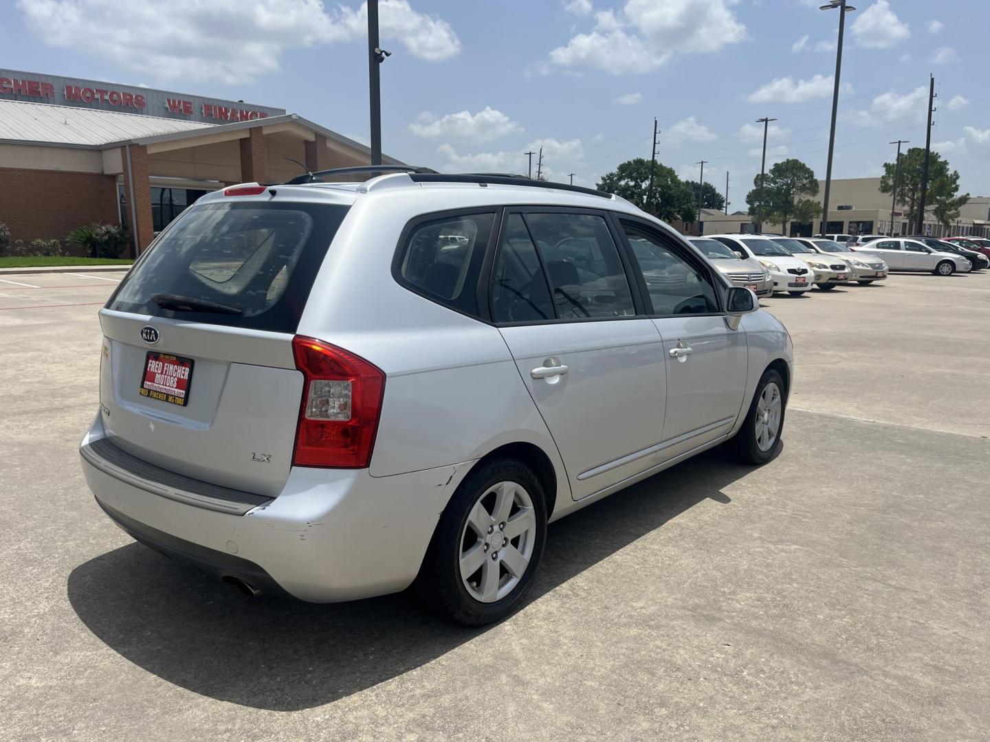2007 silver /Gray Kia Rondo Base (KNAFG525077) with an 2.4L L4 DOHC 16V engine, 4-Speed Automatic Overdrive transmission, located at 14700 Tomball Parkway 249, Houston, TX, 77086, (281) 444-2200, 29.928619, -95.504074 - Photo#6