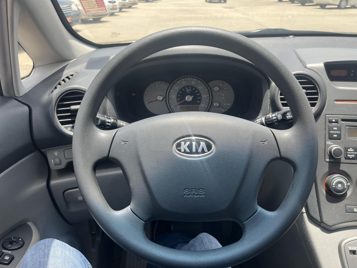 2007 silver /Gray Kia Rondo Base (KNAFG525077) with an 2.4L L4 DOHC 16V engine, 4-Speed Automatic Overdrive transmission, located at 14700 Tomball Parkway 249, Houston, TX, 77086, (281) 444-2200, 29.928619, -95.504074 - Photo#14
