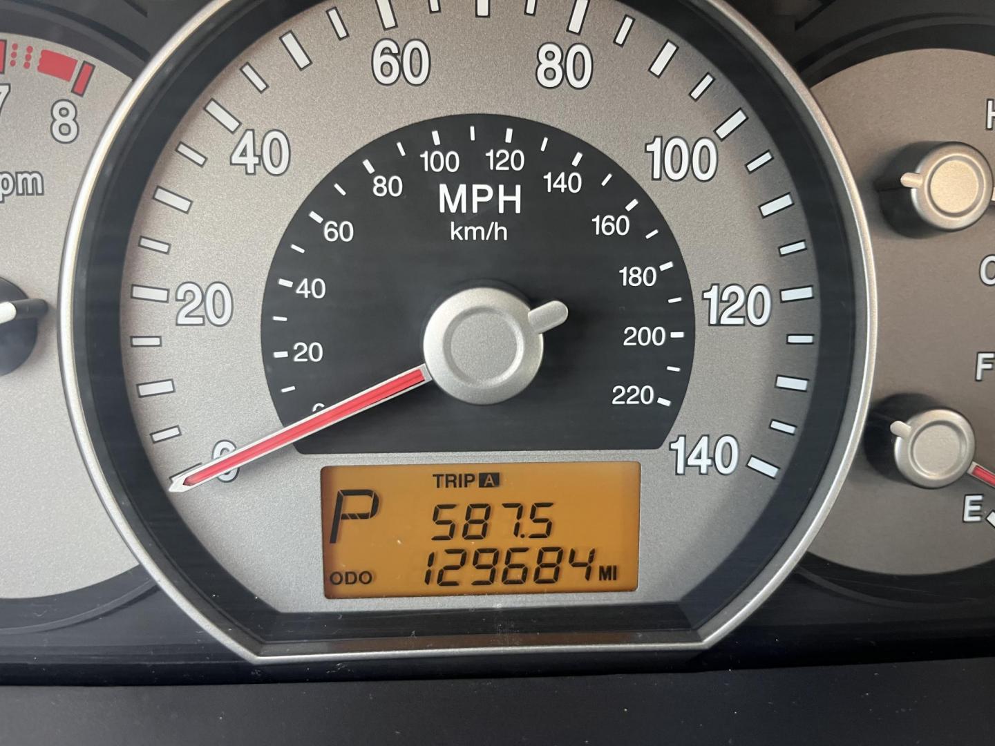 2007 silver /Gray Kia Rondo Base (KNAFG525077) with an 2.4L L4 DOHC 16V engine, 4-Speed Automatic Overdrive transmission, located at 14700 Tomball Parkway 249, Houston, TX, 77086, (281) 444-2200, 29.928619, -95.504074 - Photo#15