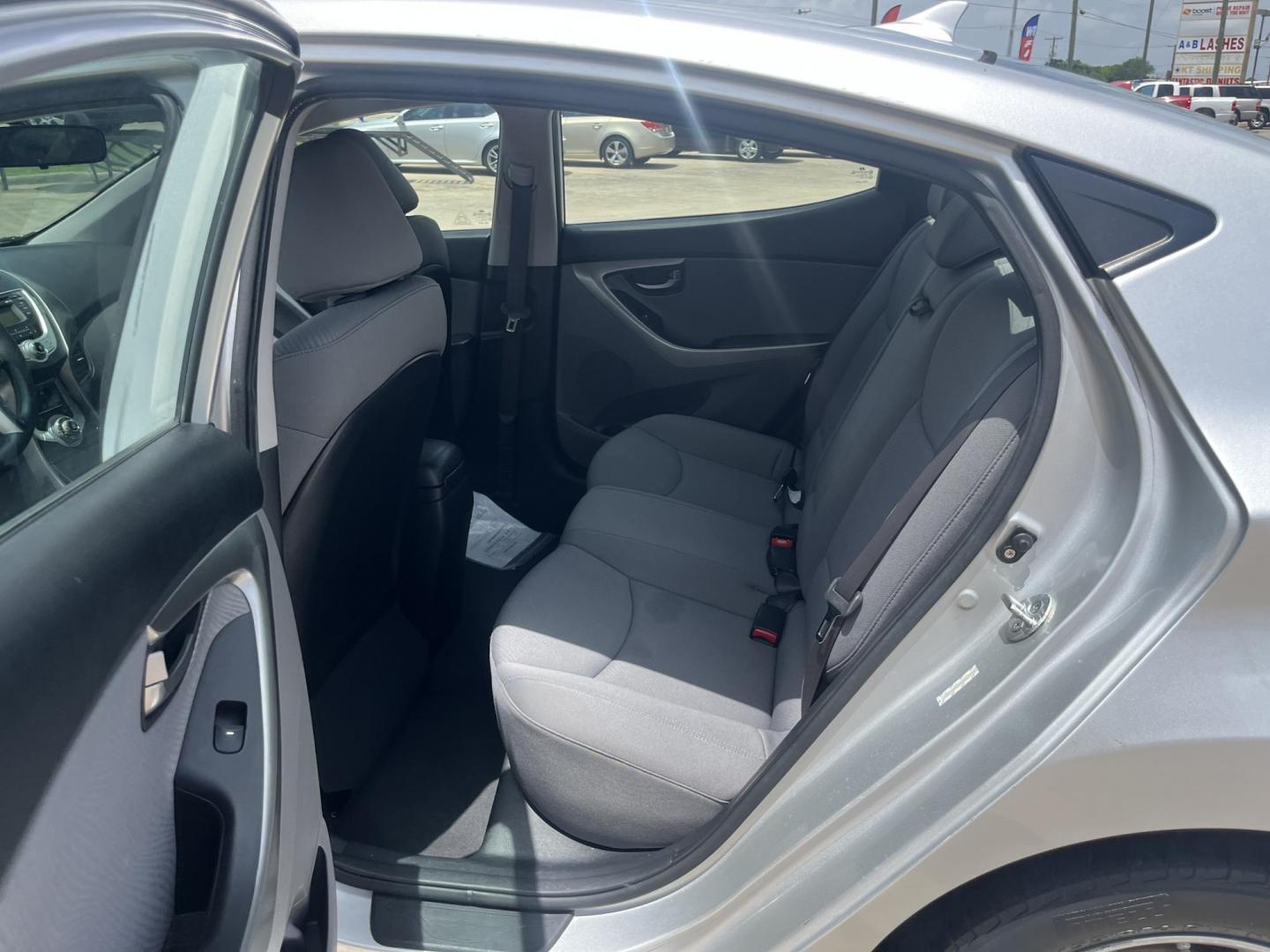 2011 silver /Gray Hyundai Elantra GLS A/T (KMHDH4AE9BU) with an 1.8L L4 DOHC 16V engine, 6-Speed Automatic transmission, located at 14700 Tomball Parkway 249, Houston, TX, 77086, (281) 444-2200, 29.928619, -95.504074 - Photo#9