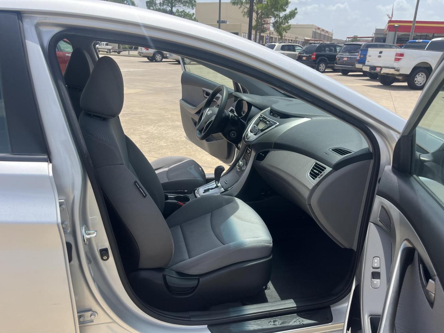 2011 silver /Gray Hyundai Elantra GLS A/T (KMHDH4AE9BU) with an 1.8L L4 DOHC 16V engine, 6-Speed Automatic transmission, located at 14700 Tomball Parkway 249, Houston, TX, 77086, (281) 444-2200, 29.928619, -95.504074 - Photo#11
