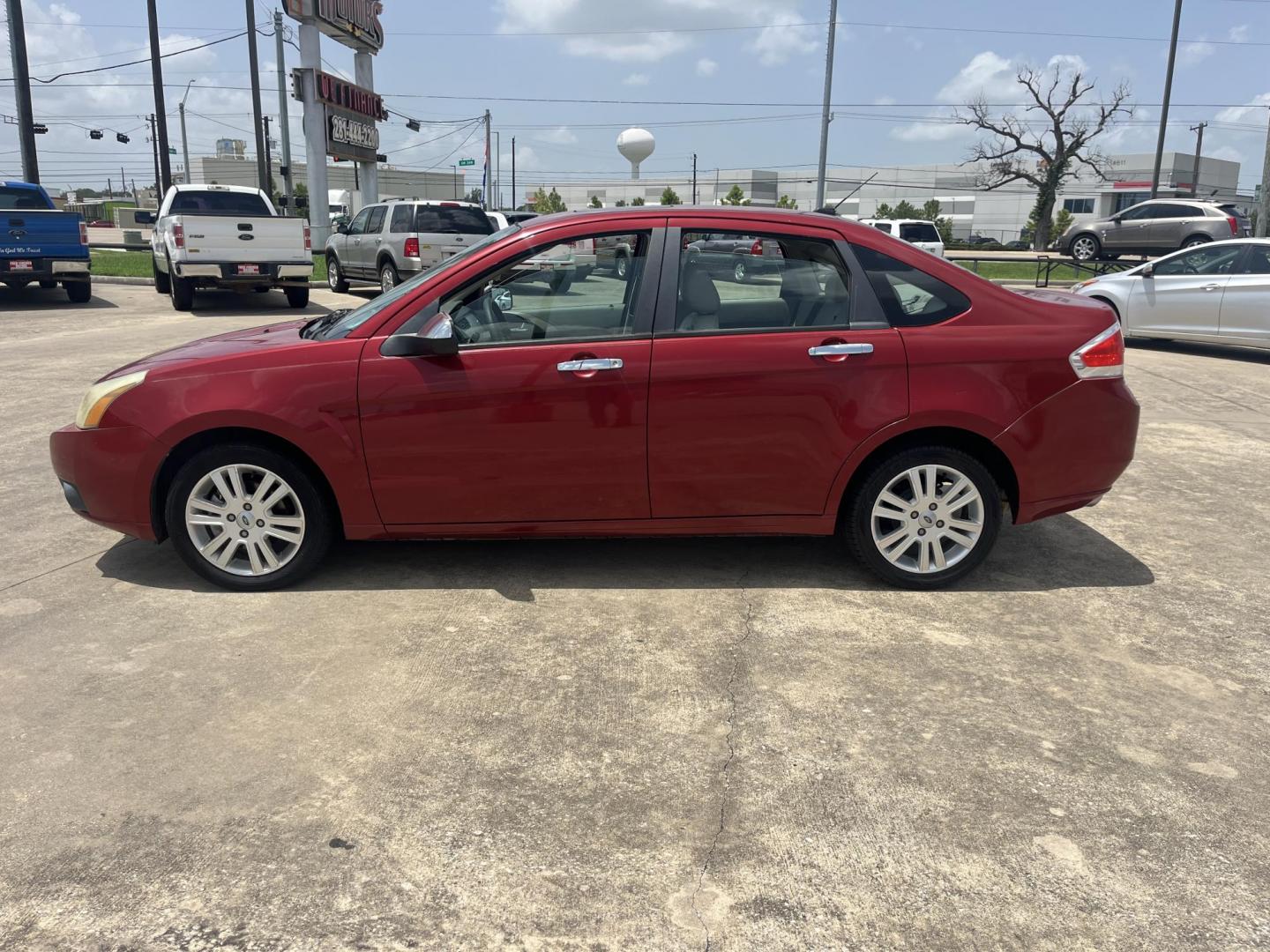 2010 red Ford Focus SEL Sedan (1FAHP3HN8AW) with an 2.0L L4 DOHC 16V engine, Auto transmission, located at 14700 Tomball Parkway 249, Houston, TX, 77086, (281) 444-2200, 29.928619, -95.504074 - Photo#3